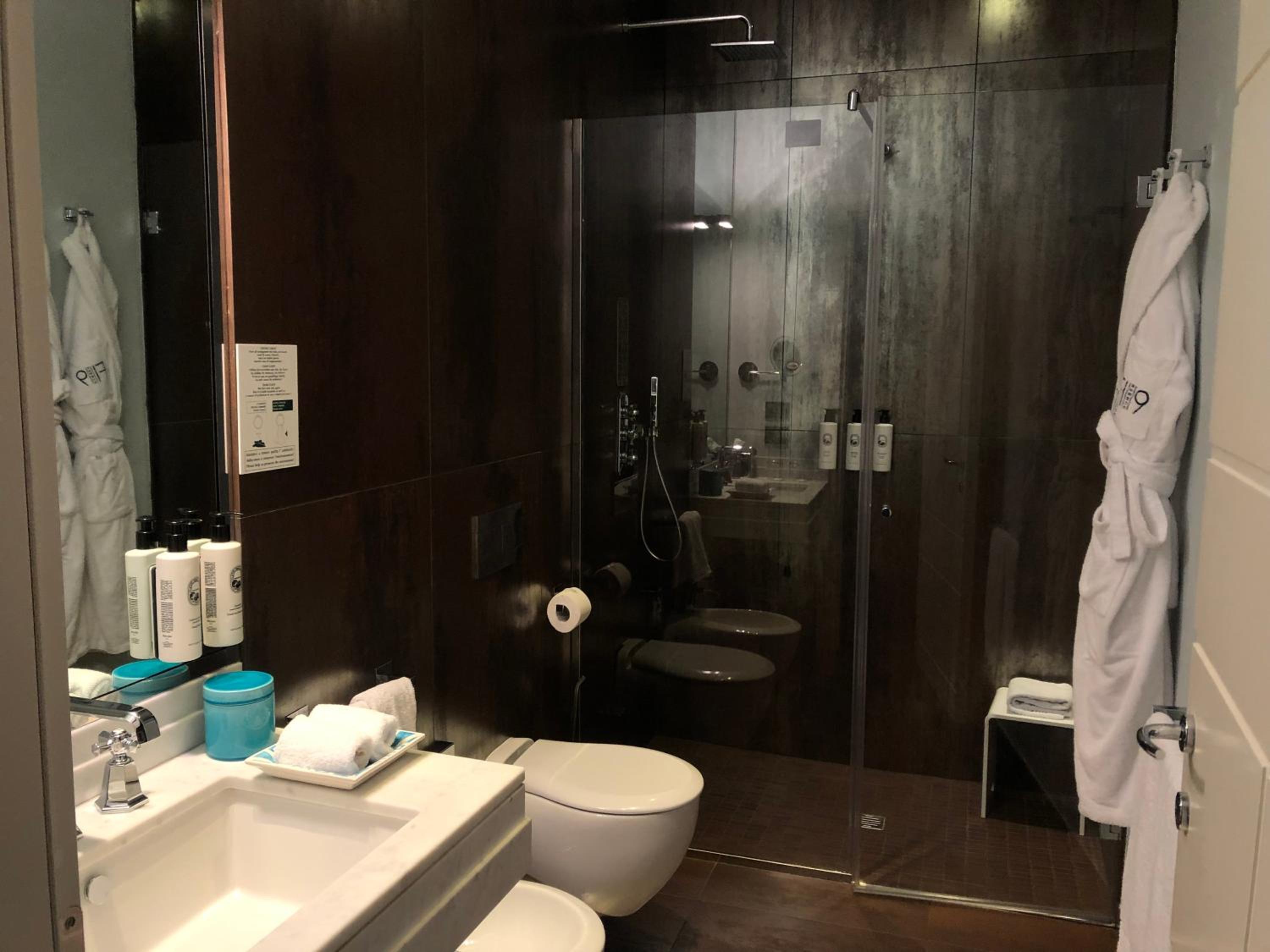 Standard Suite - Photo 4