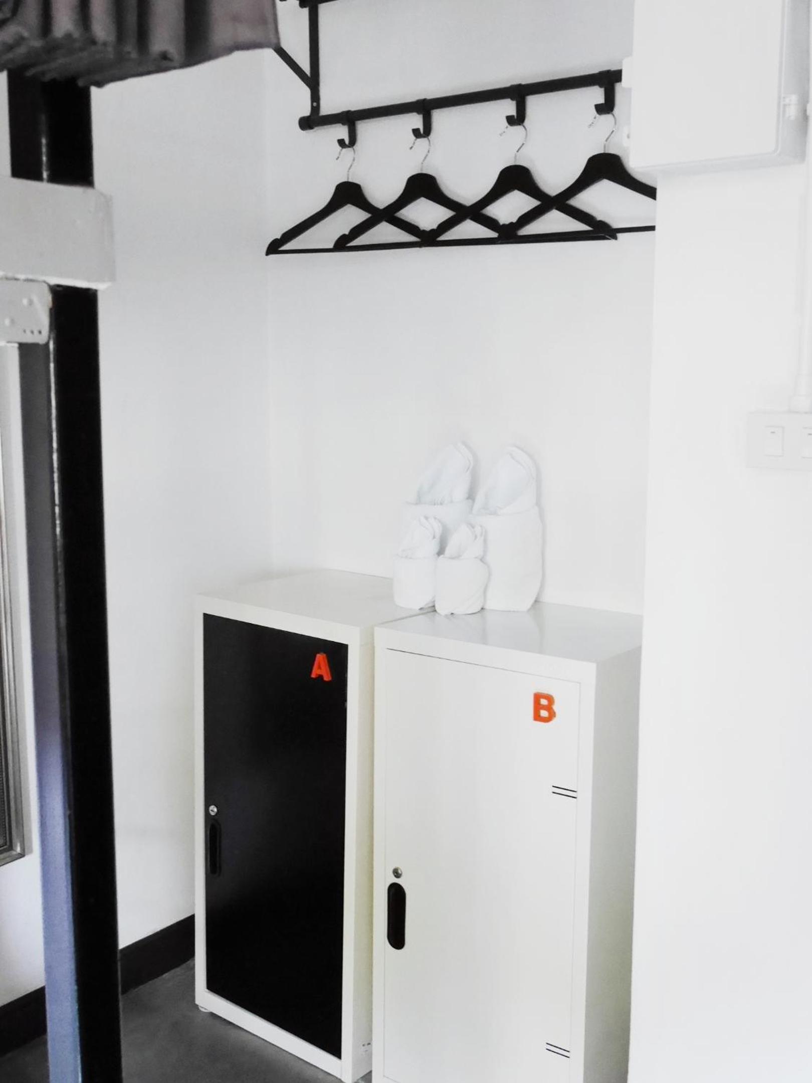 Twin Room with Shared Bathroom photo 3