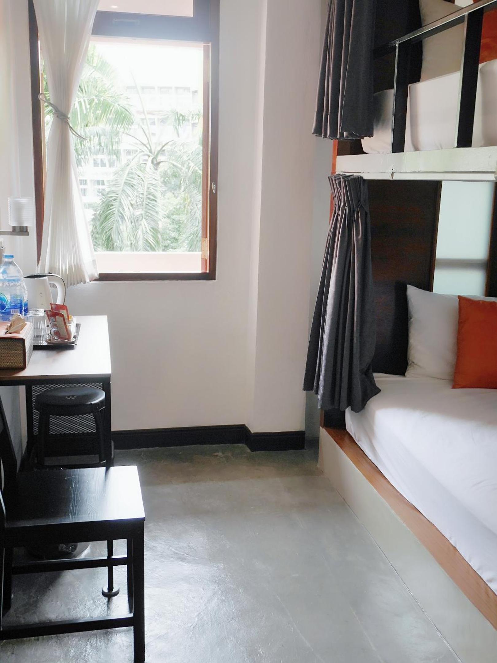 Twin Room with Shared Bathroom photo 2