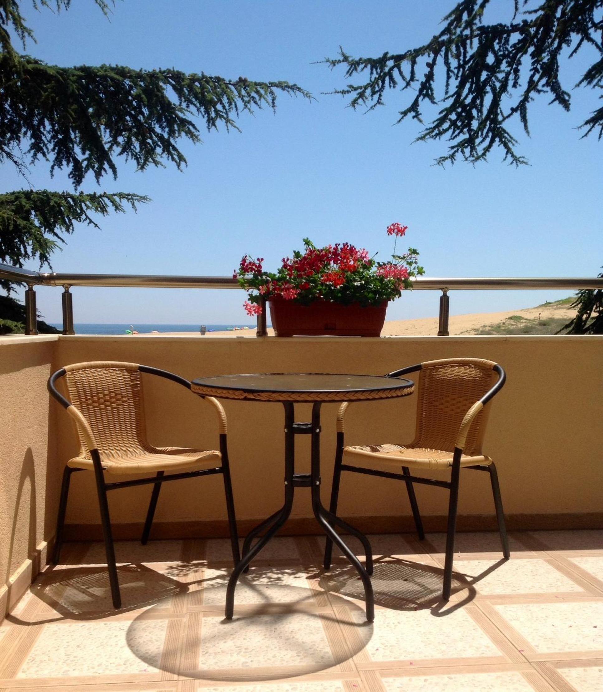 Double or Twin Room with Balcony and Sea View photo 2
