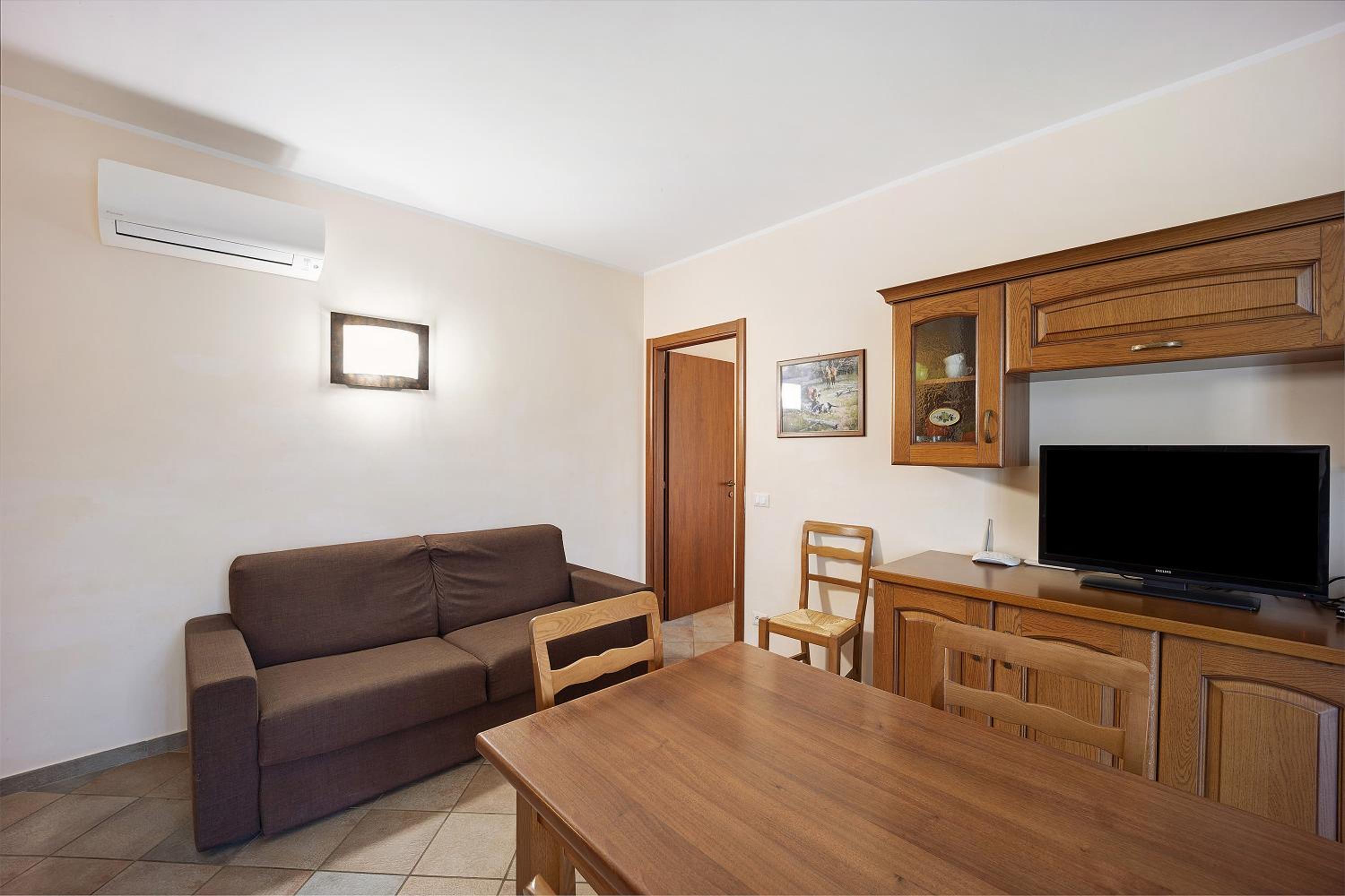 Two-Bedroom Deluxe Apartment with Garden View