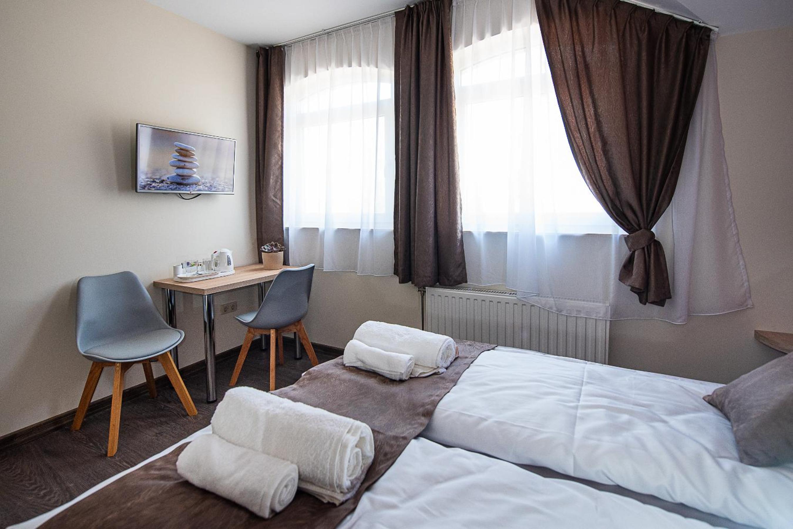 Standard Queen Room