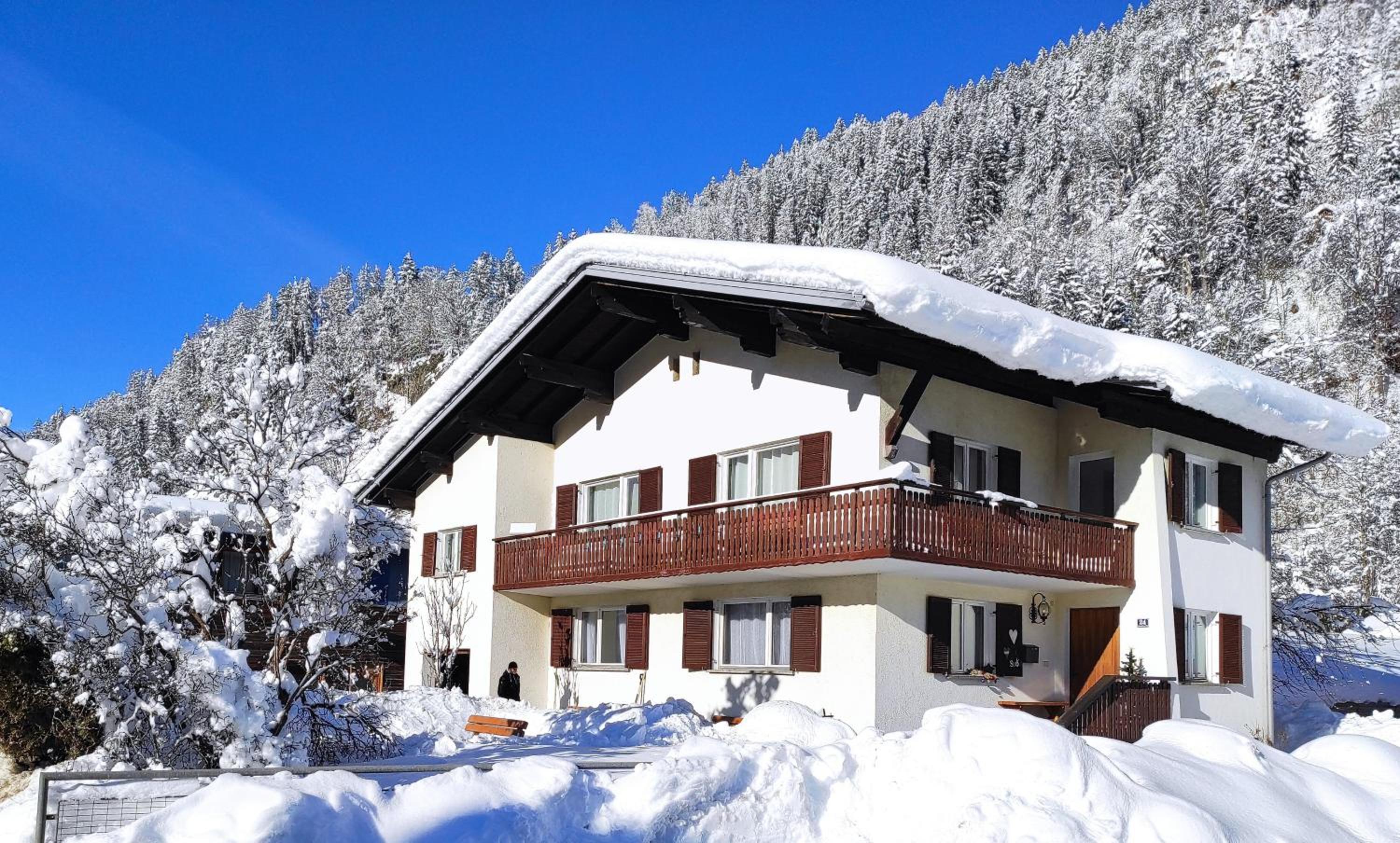 Apartment with Mountain View photo 3