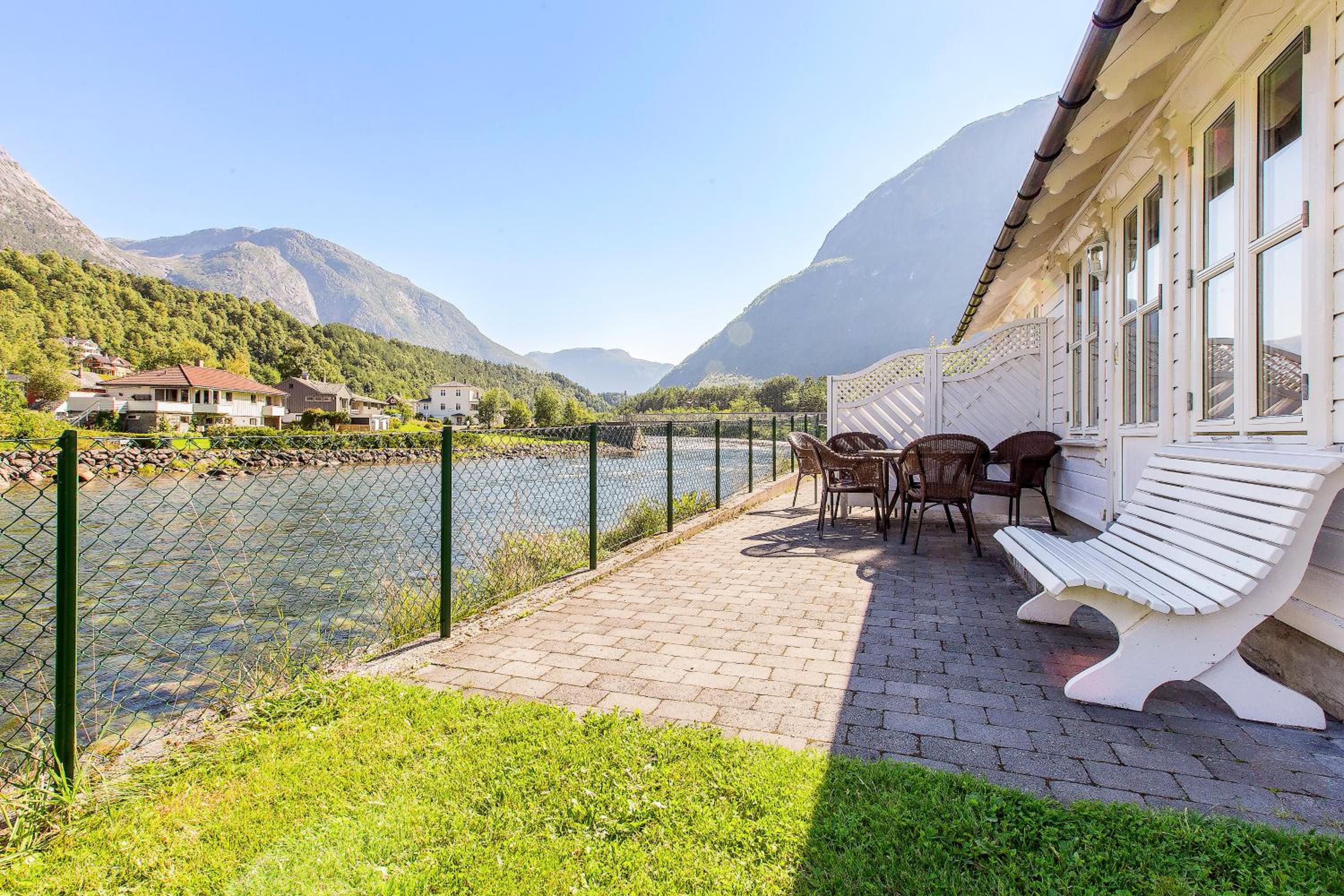 Two-Bedroom Chalet - Photo 8