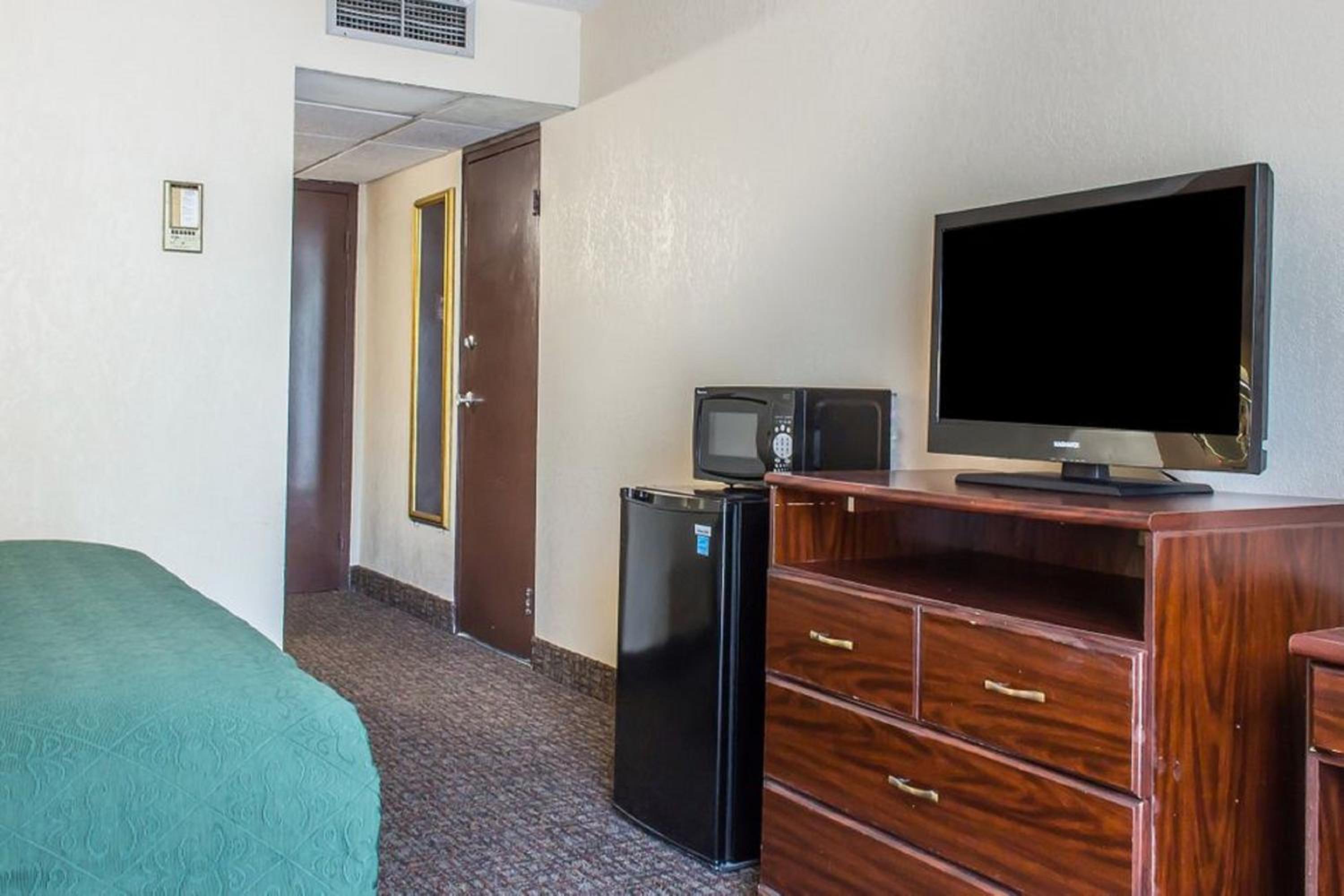 King Room - Non-Smoking photo 1