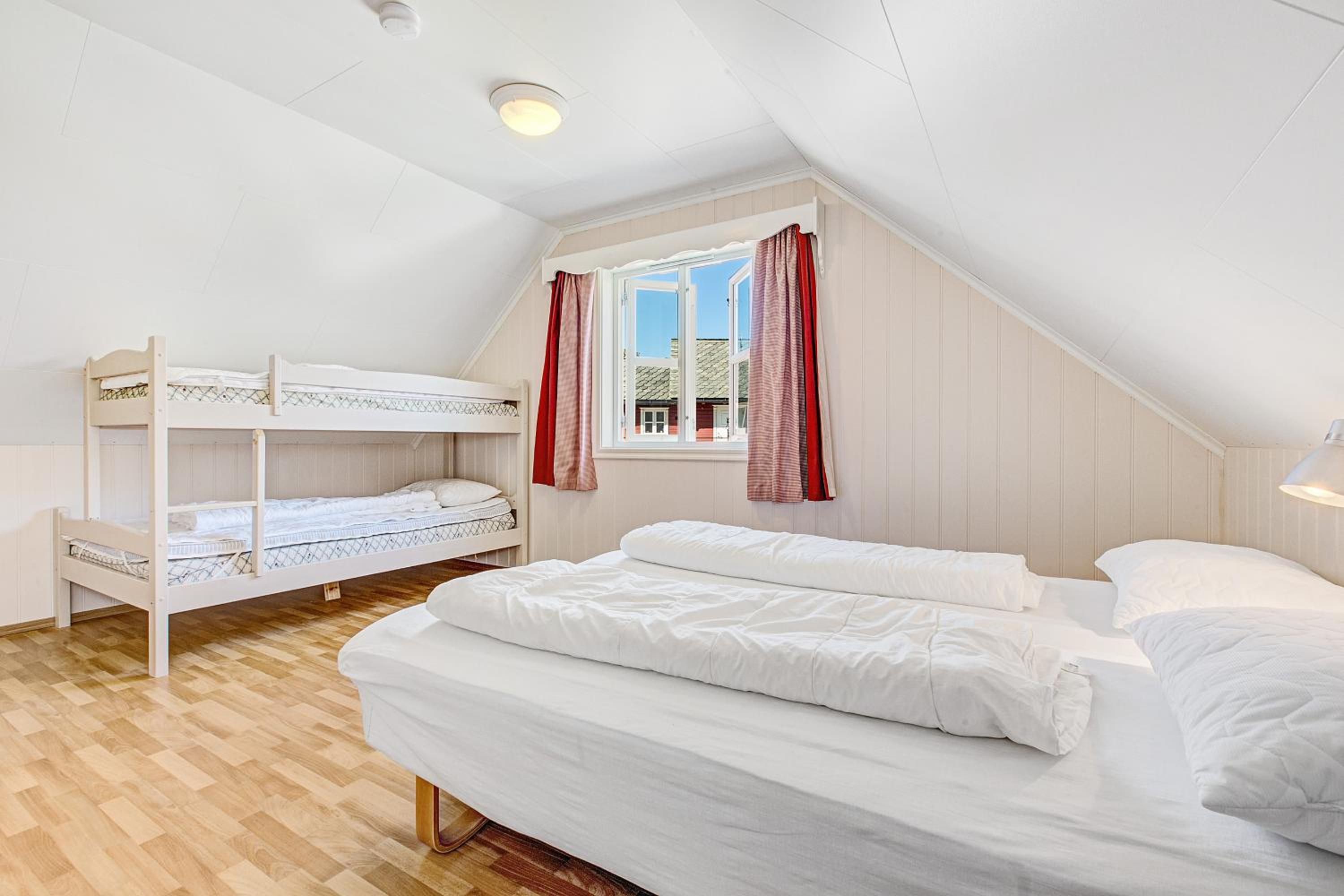 Two-Bedroom Chalet - Photo 4