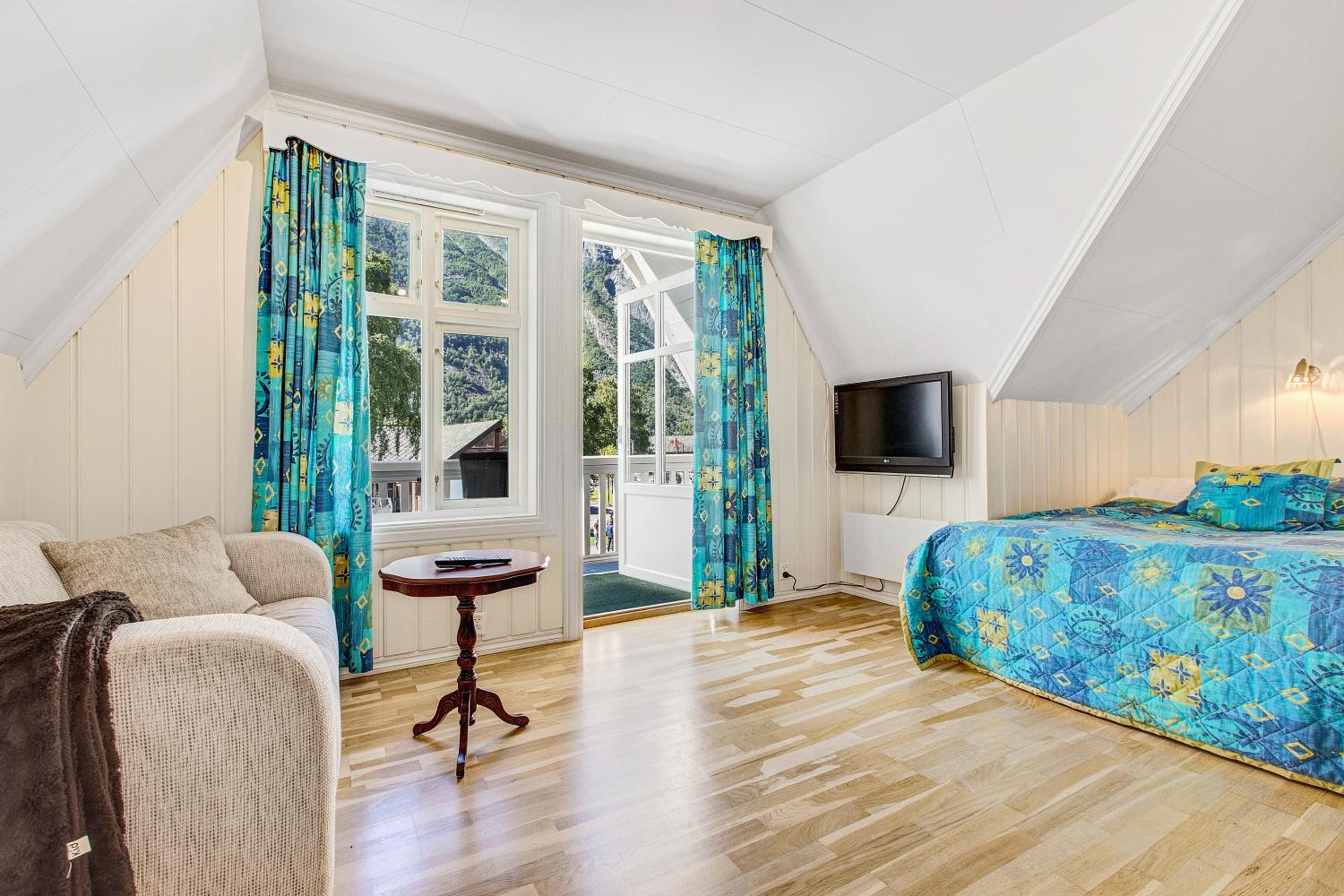 Studio Apartment - Photo 1