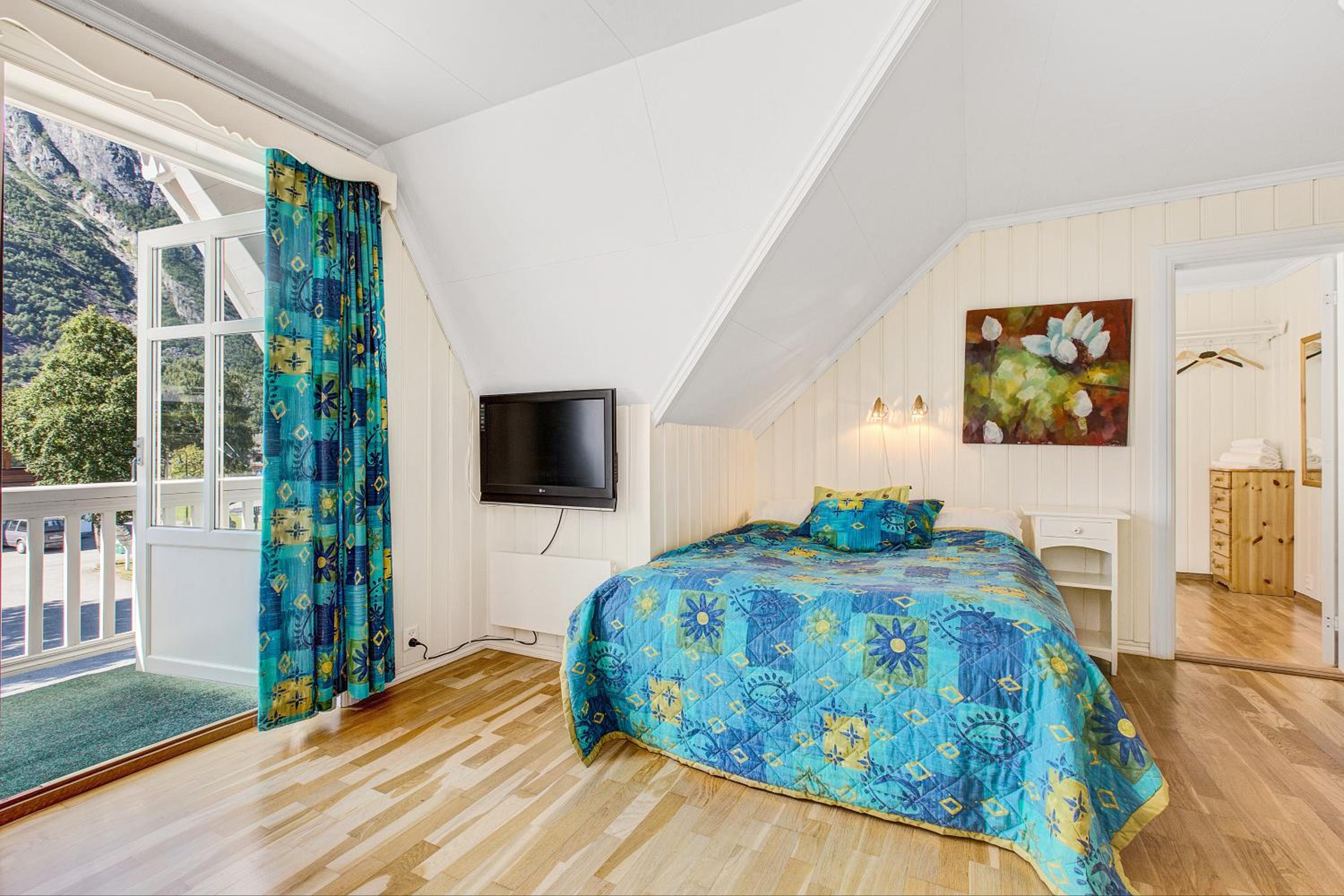 Studio Apartment - Photo 14