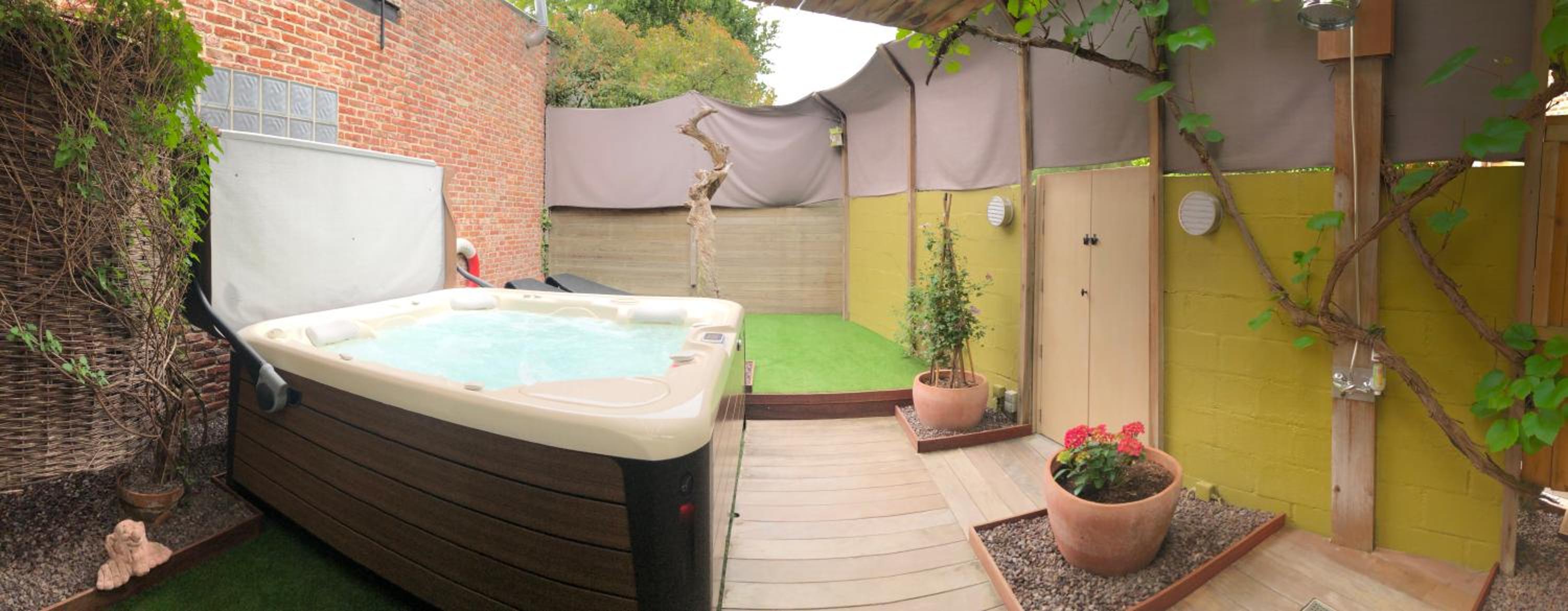 Double Room with Spa Bath photo 3