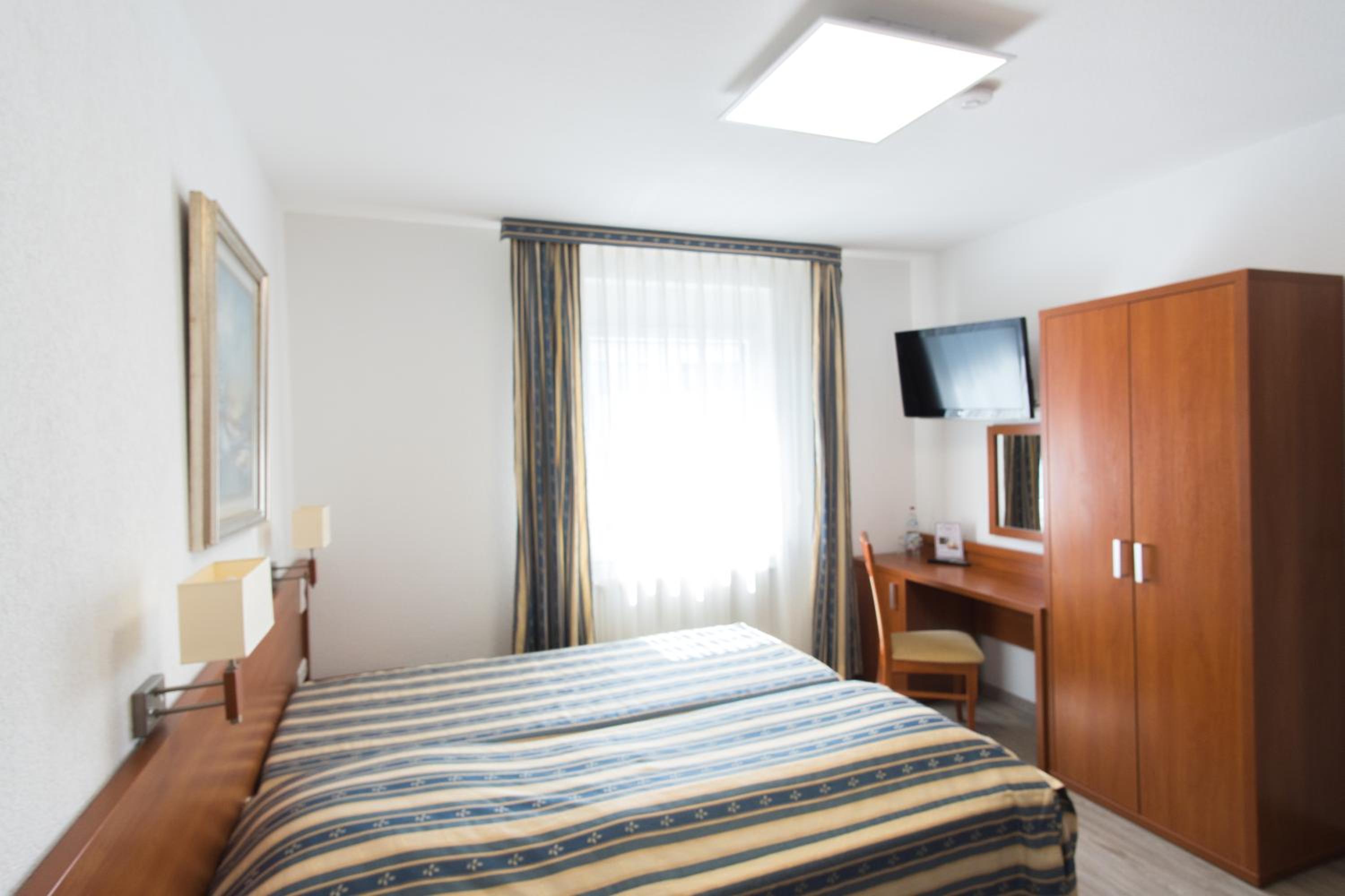 Double Room - Photo 13