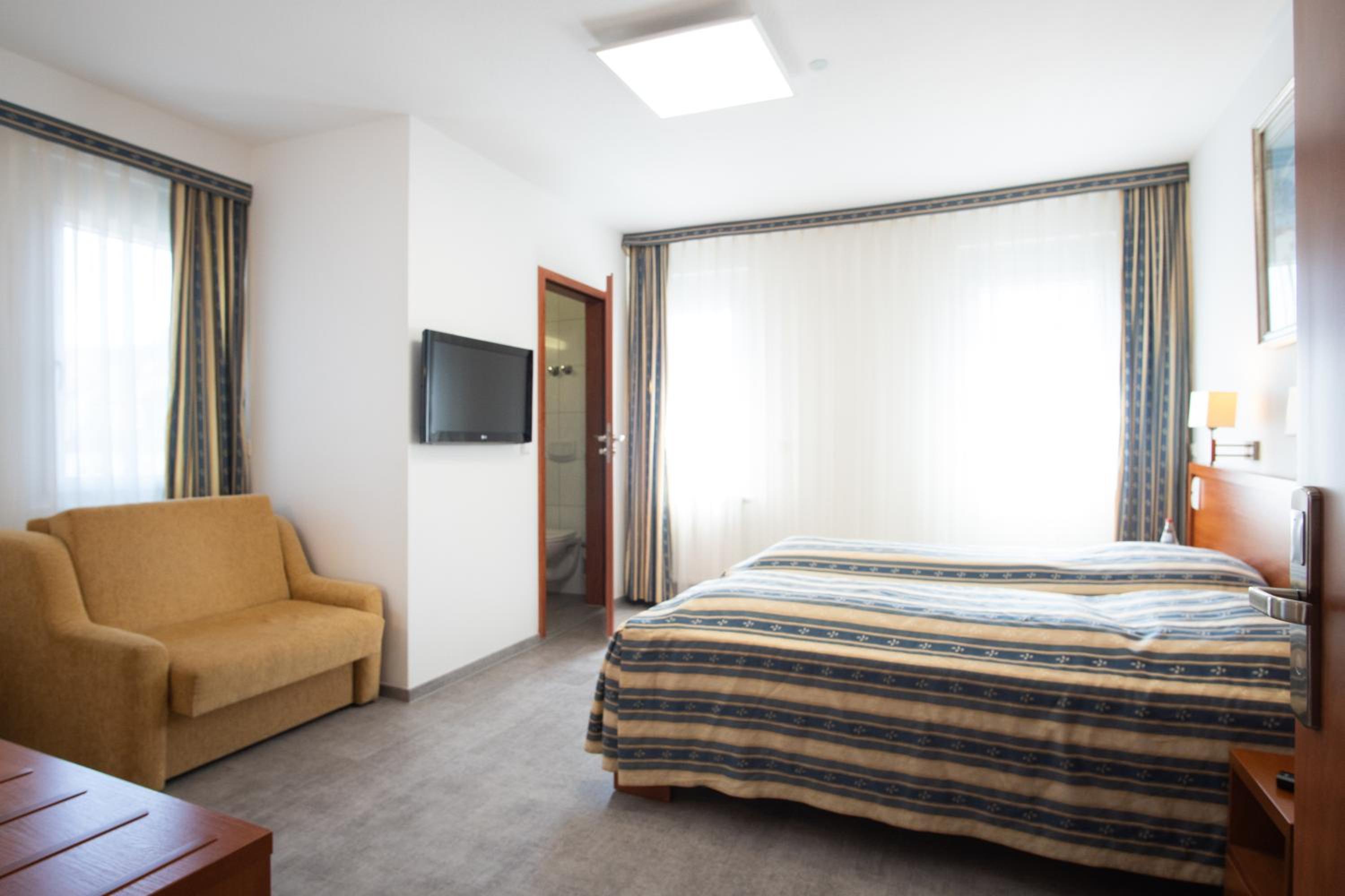 Double Room - Photo 16