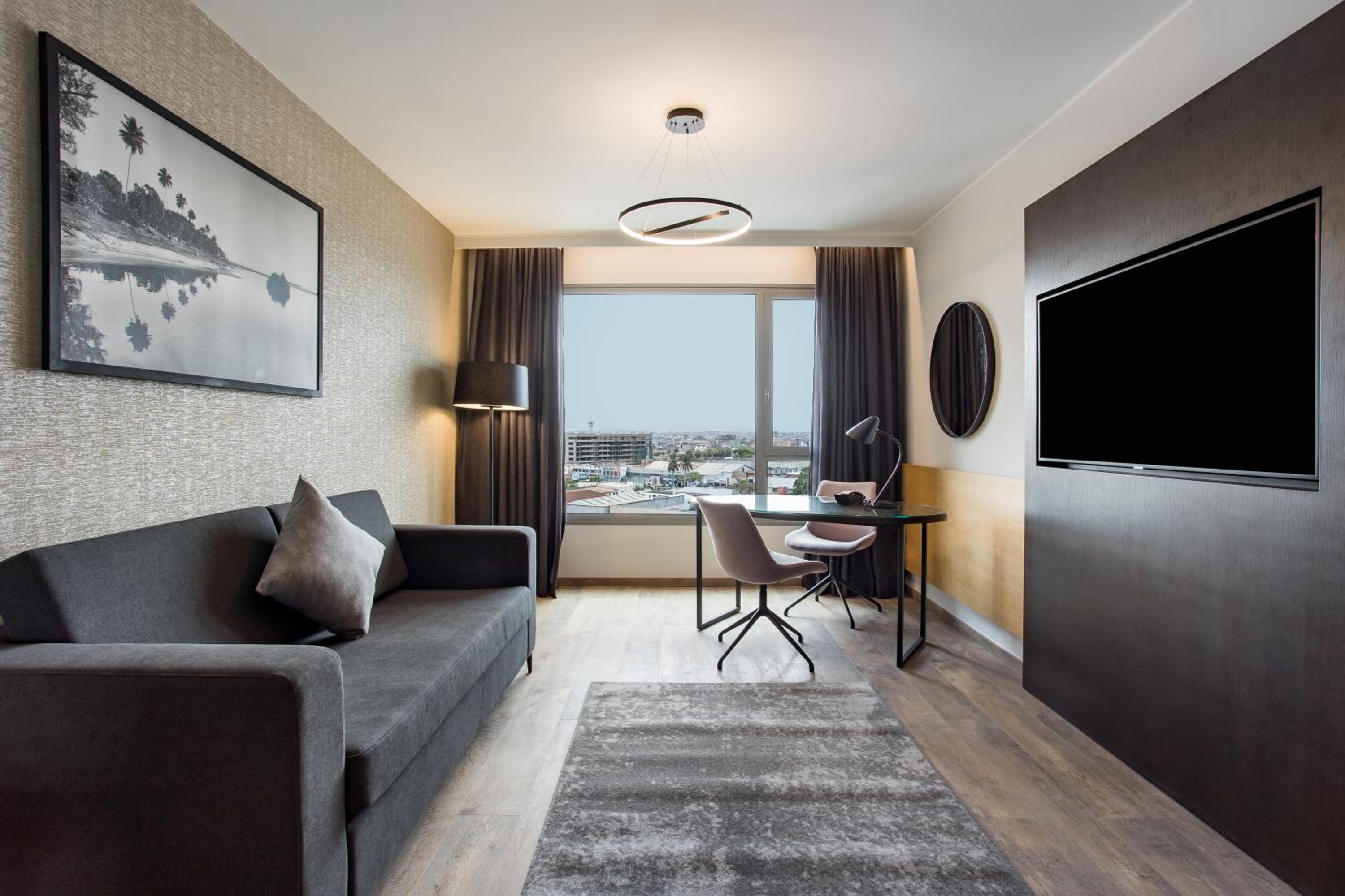 Suite - Photo 14