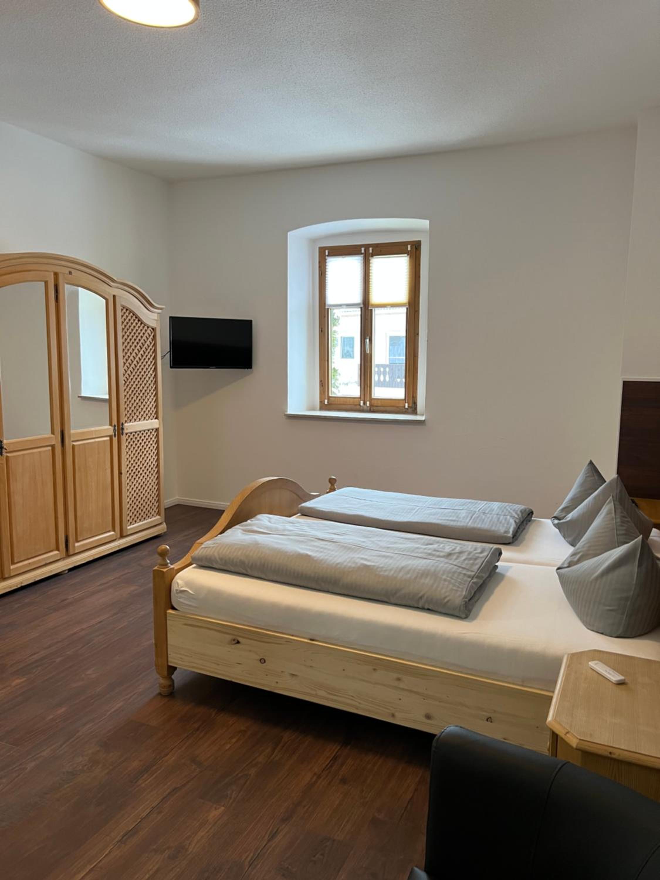 Large Double Room - Photo 1