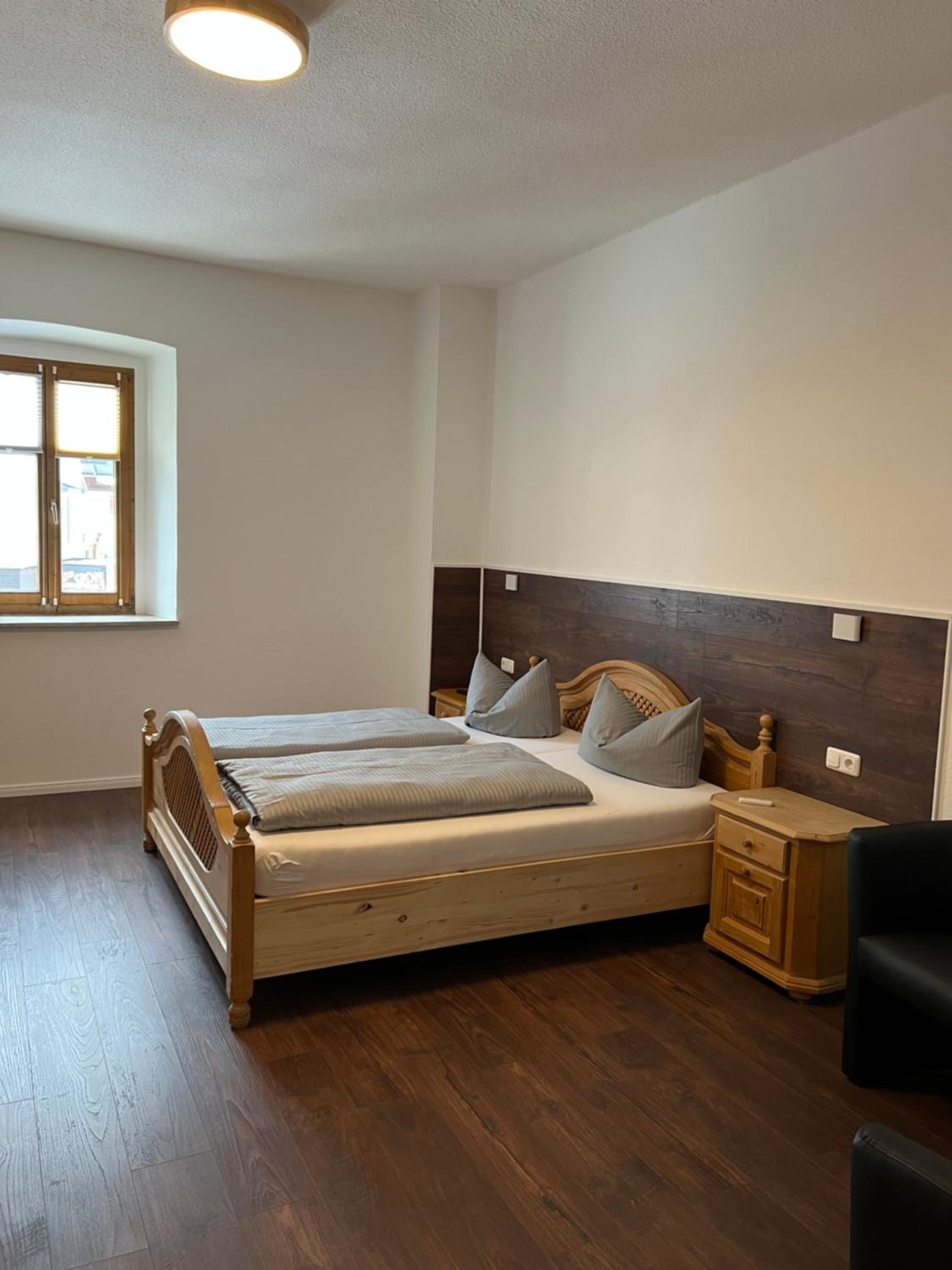 Large Double Room - Photo 9