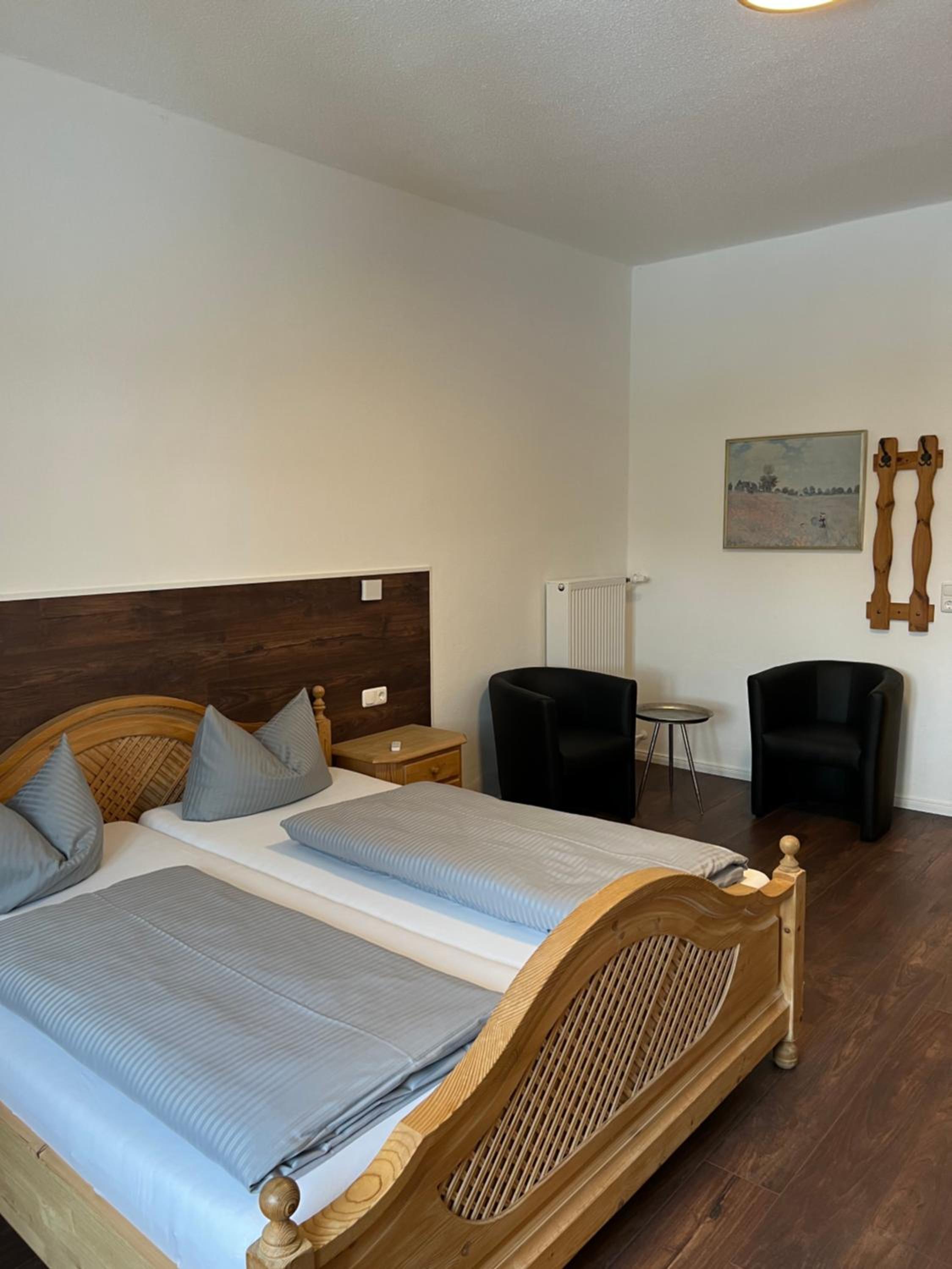 Large Double Room - Photo 2