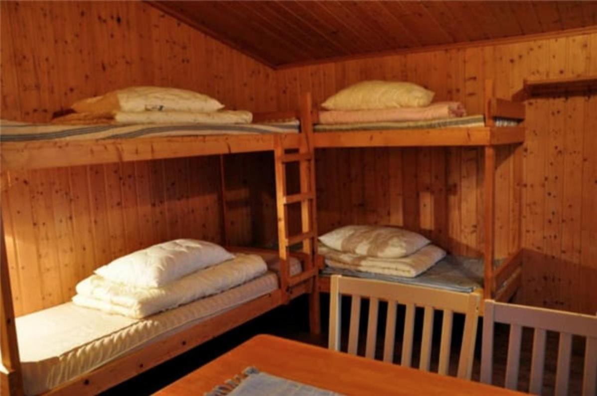 Summer Cabin with Shared Bathroom photo 3