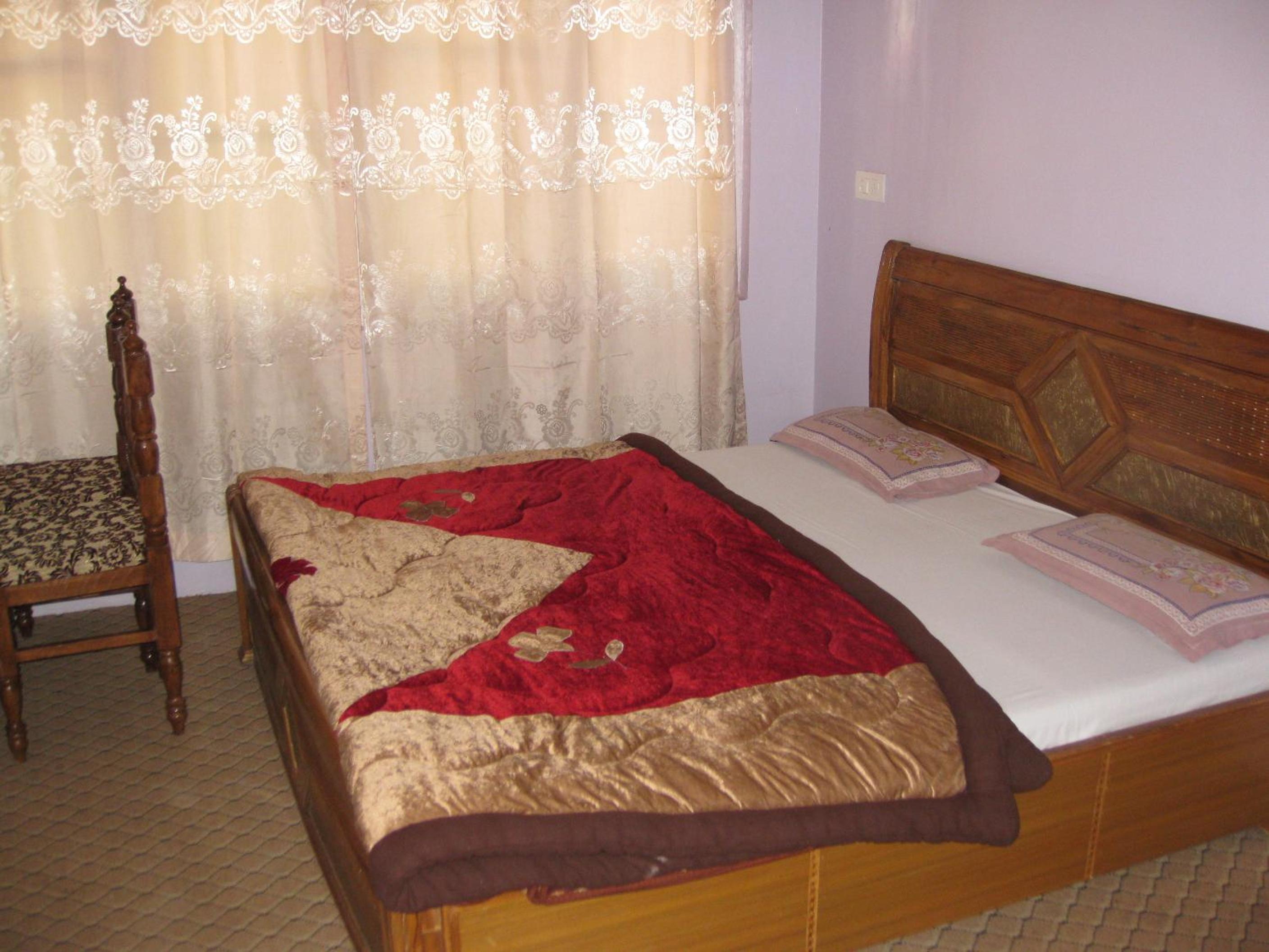 Deluxe Double Room (2 Adults + 1 Child)