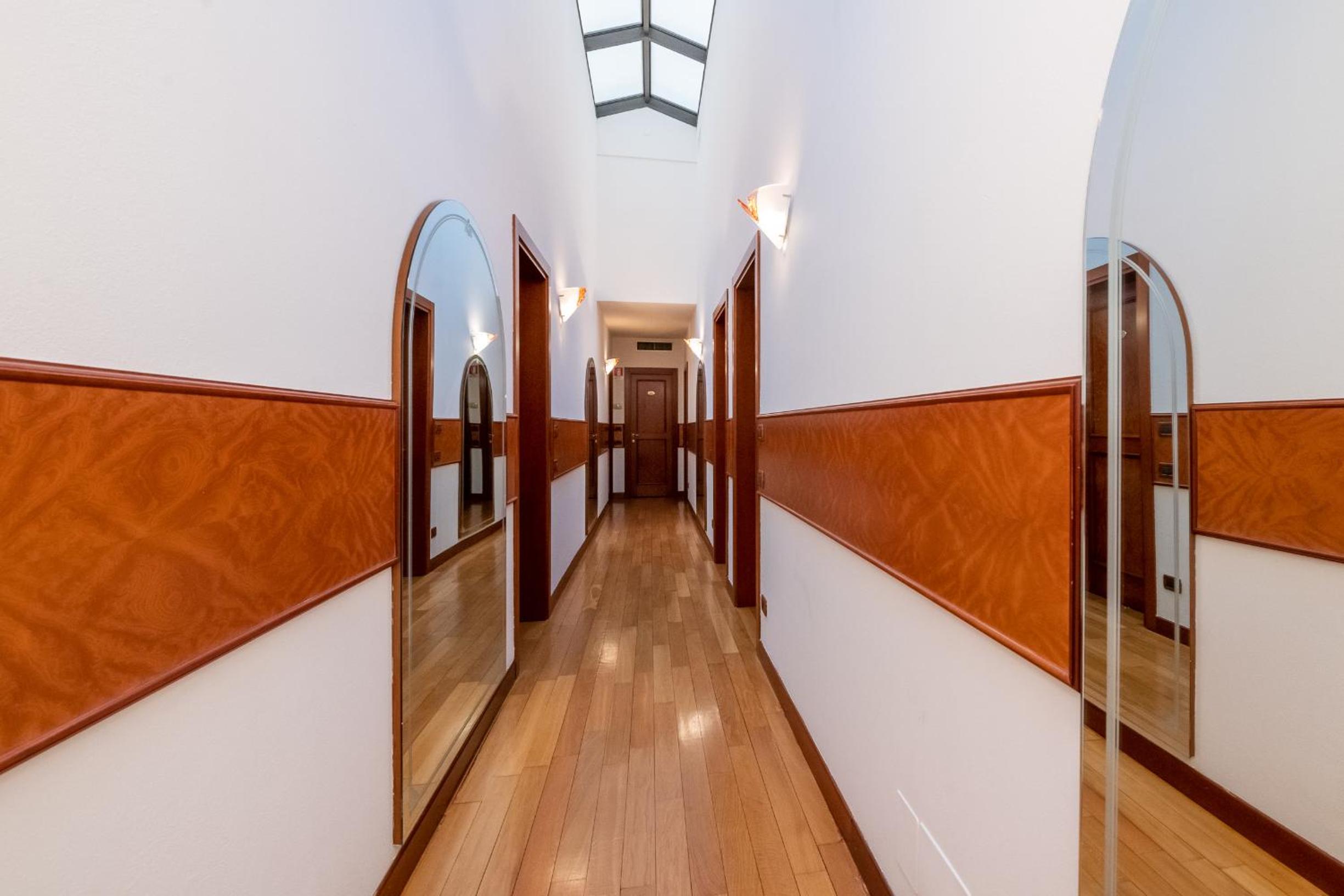 Large Single Room photo 2