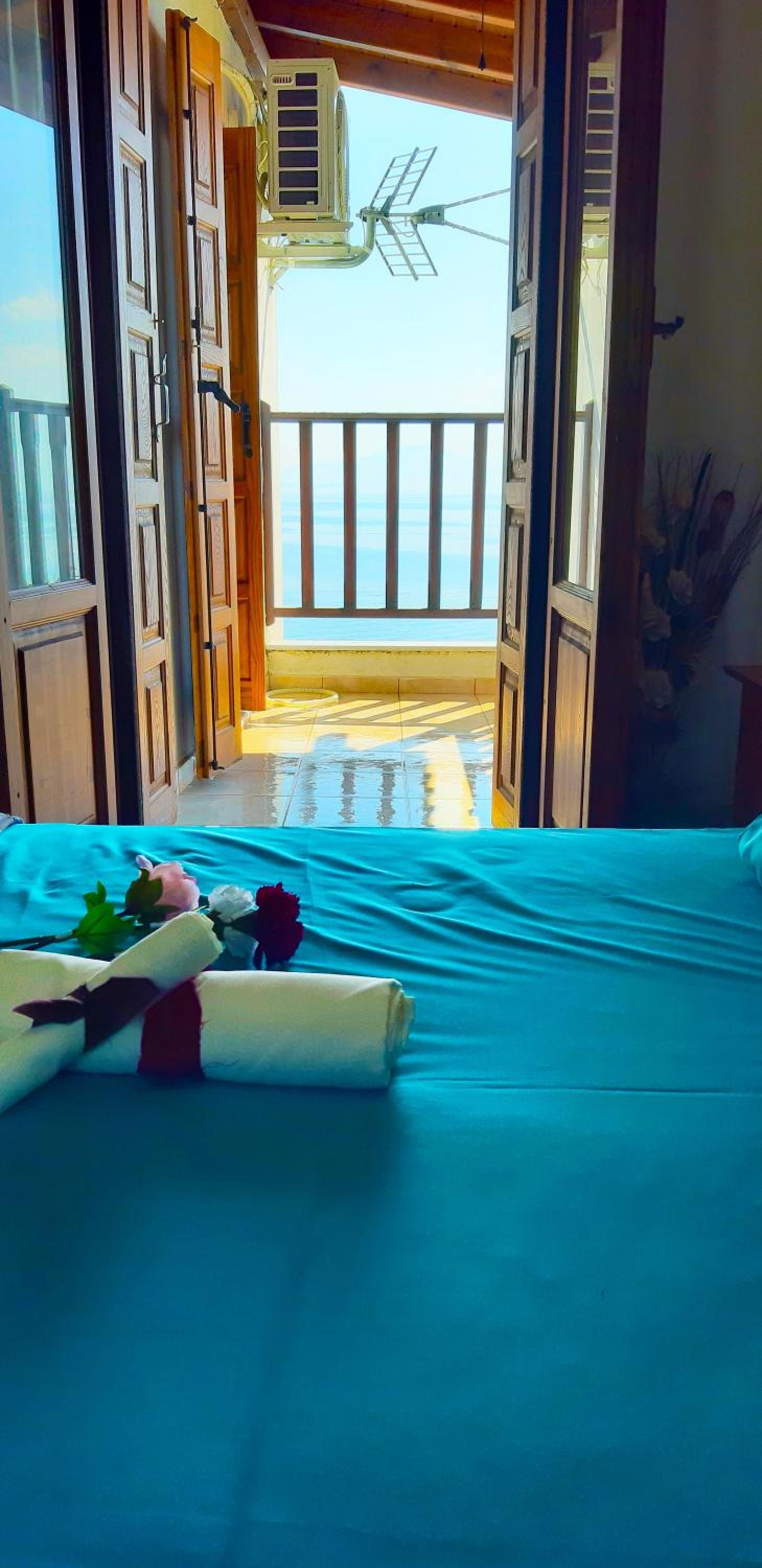 Apartment with Sea View - Photo 3