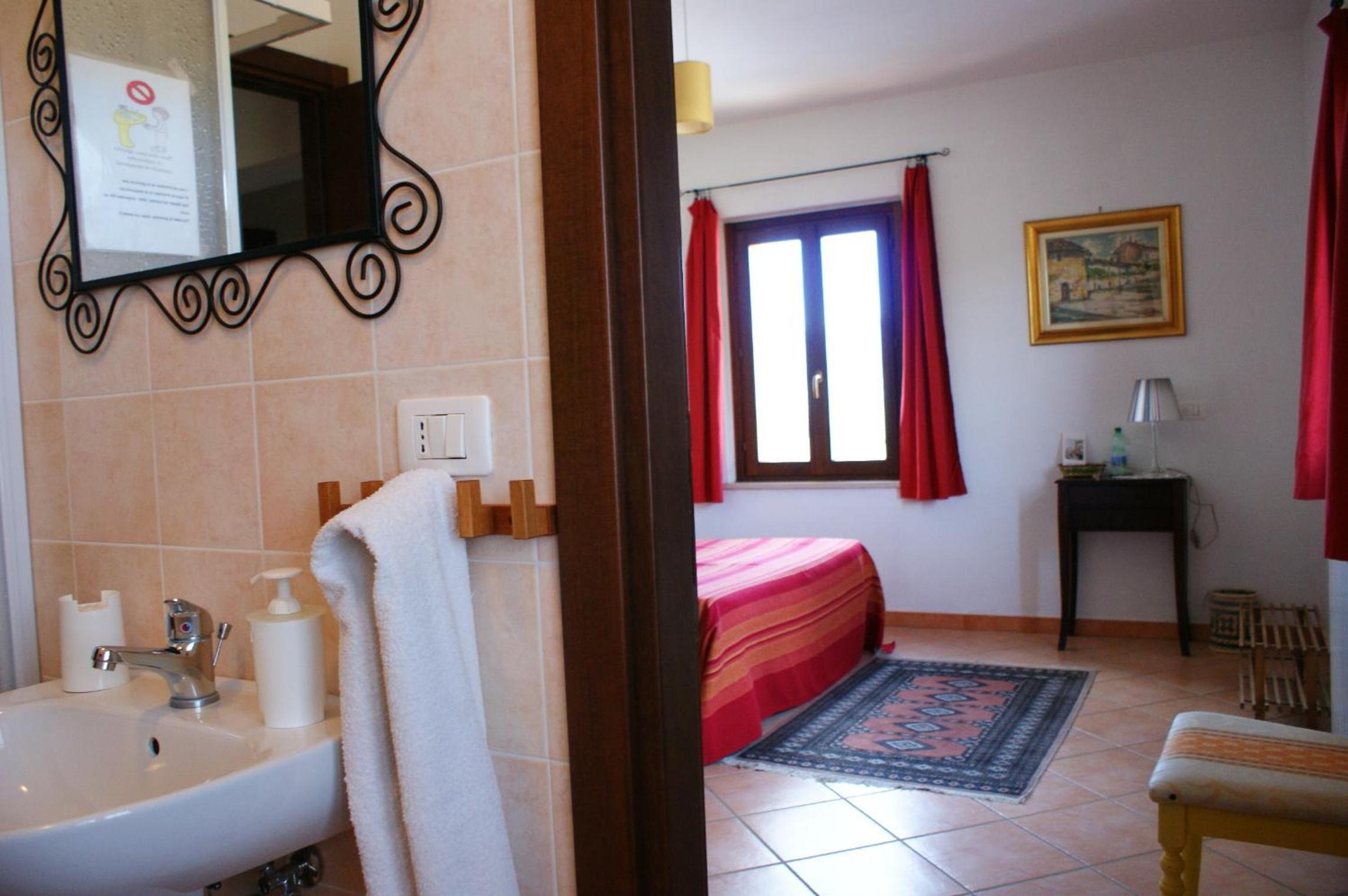 Double Room with Private Bathroom photo 3