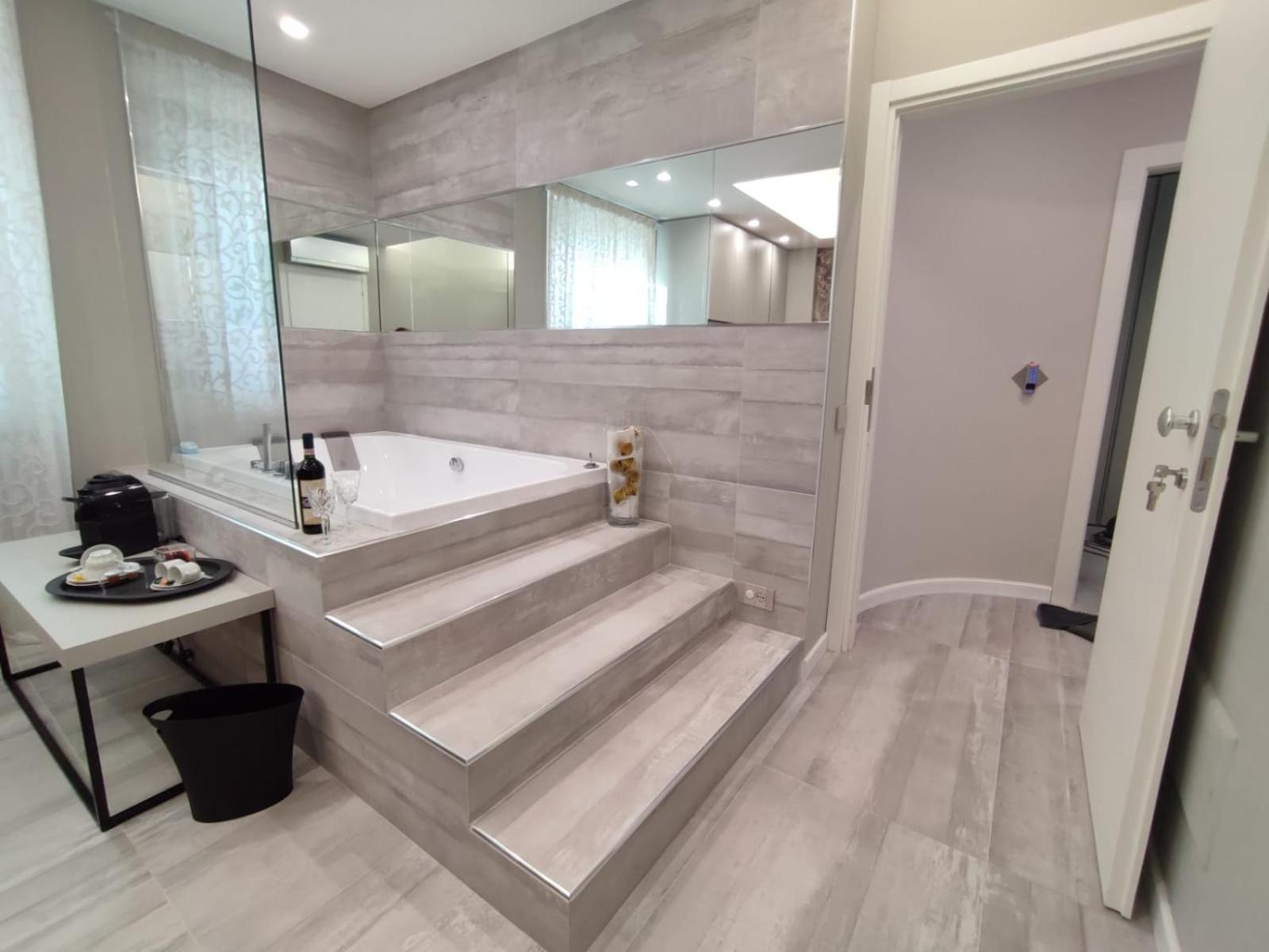 Deluxe Double Room with Bath photo 3