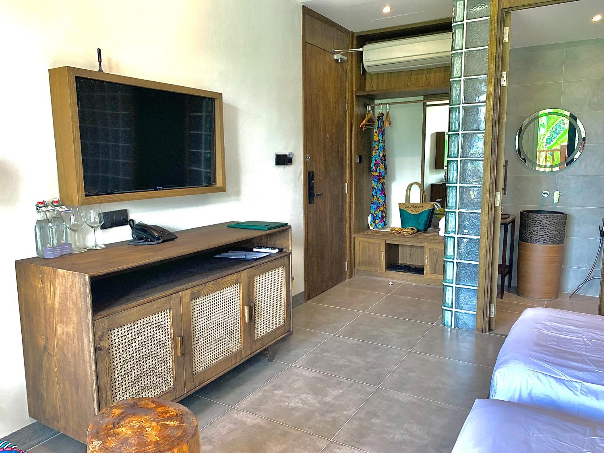 Deluxe Room - Photo 6
