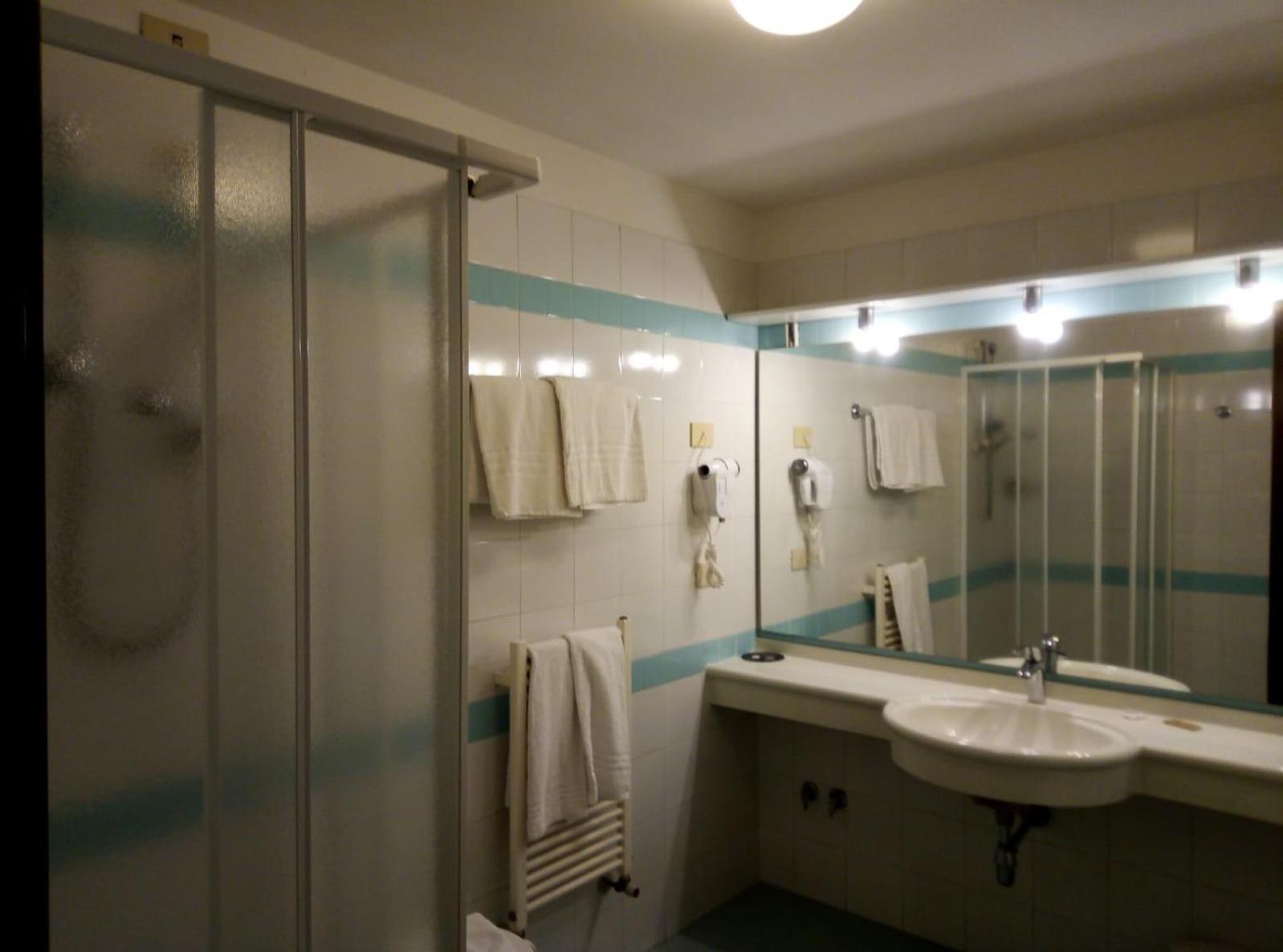 Twin Room - Photo 3