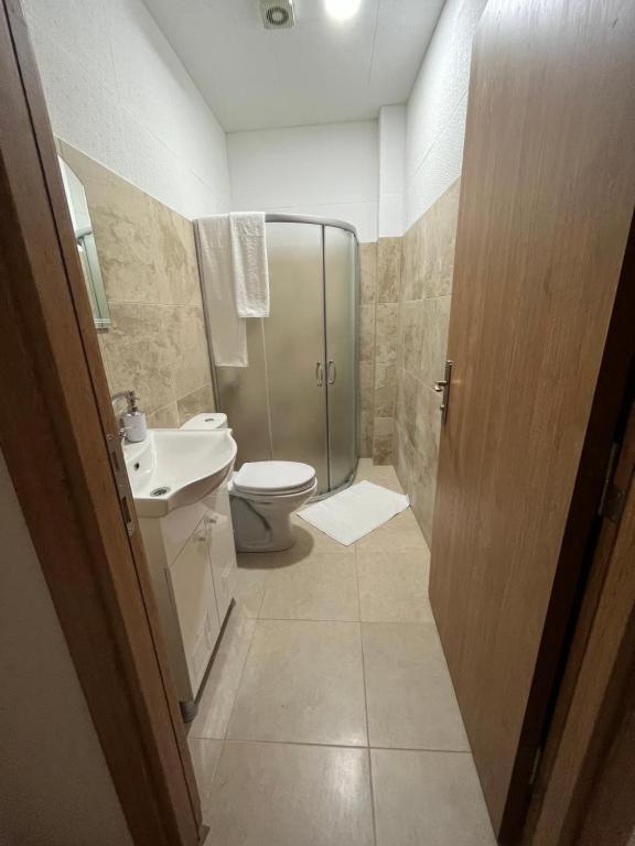 Budget Triple Room - Photo 20