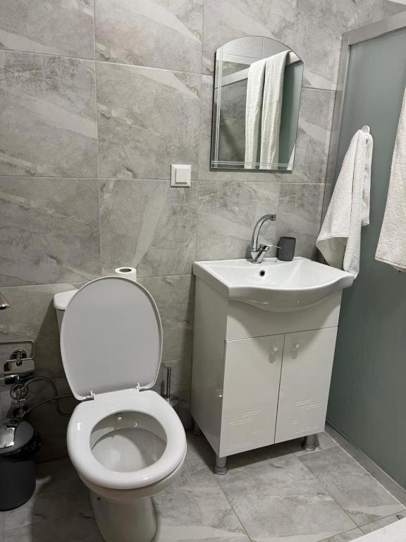 Standard Double Room - Photo 17