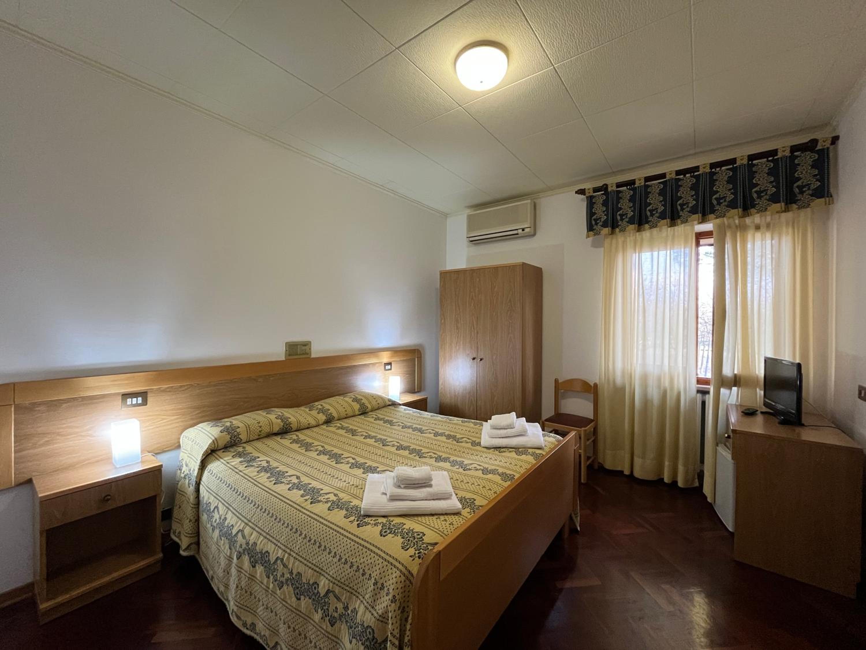 Double or Twin Room - Photo 2