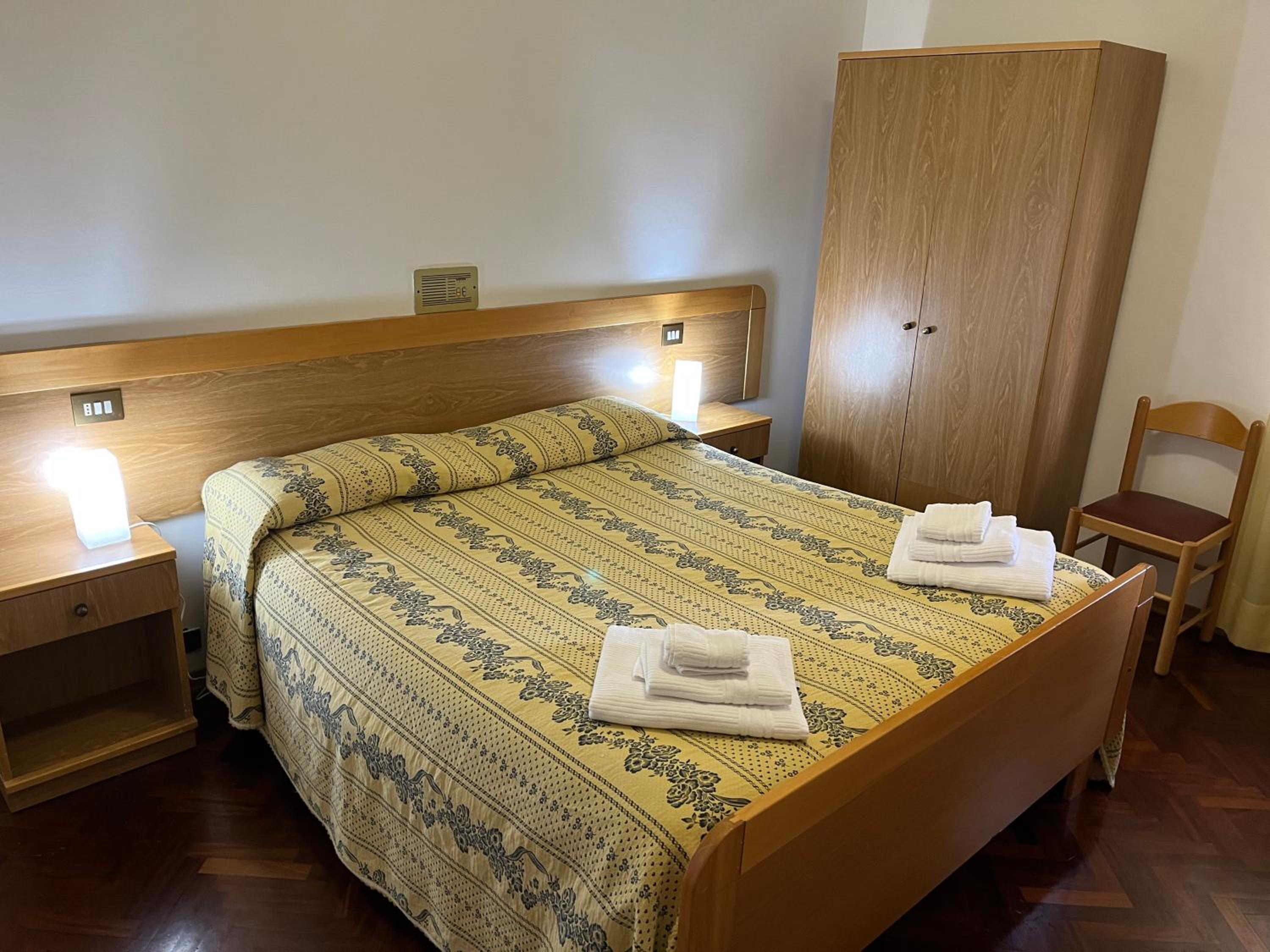 Double or Twin Room - Photo 4