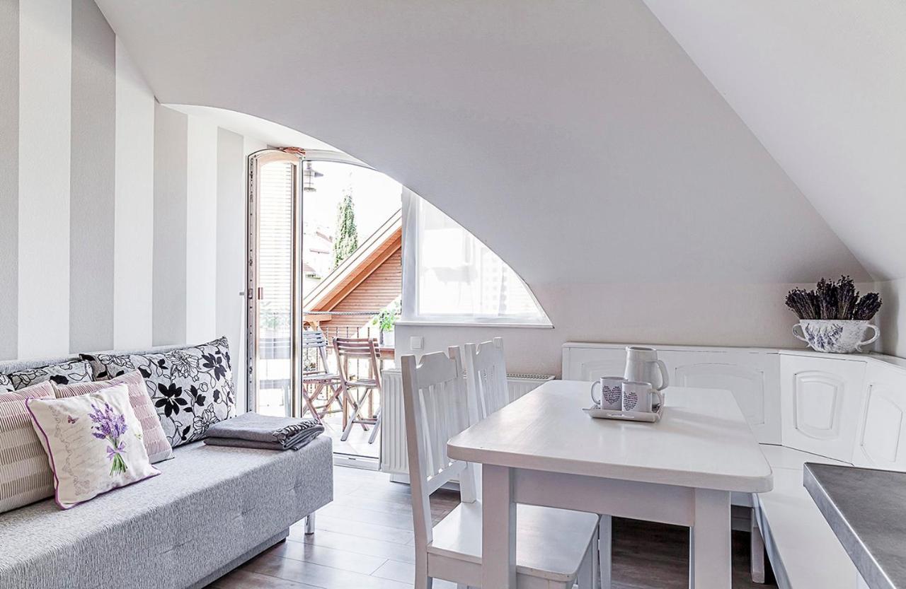 One-Bedroom Apartment with Balcony photo 2