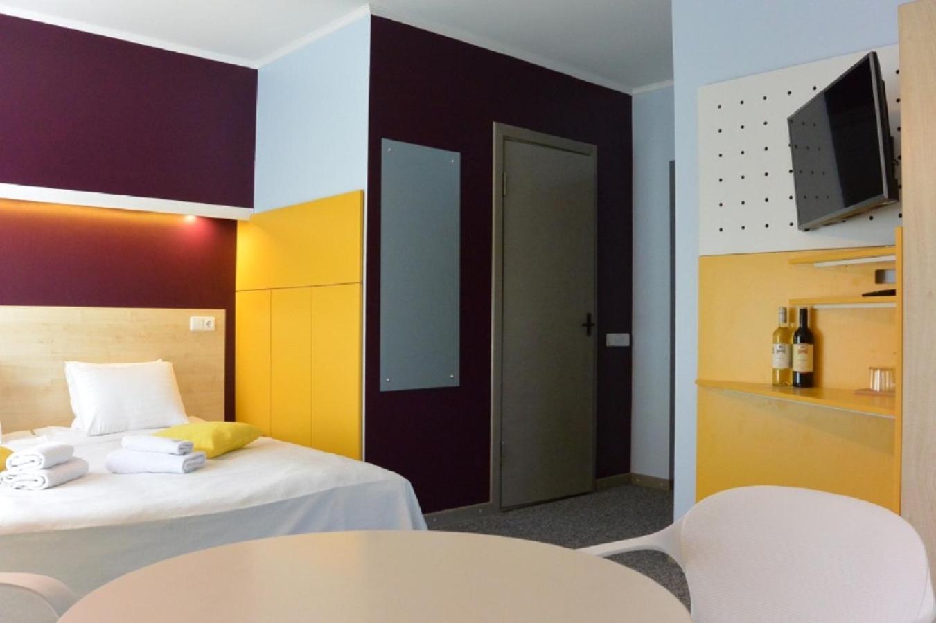 Standard Twin/Double Room with Balcony - Photo 1