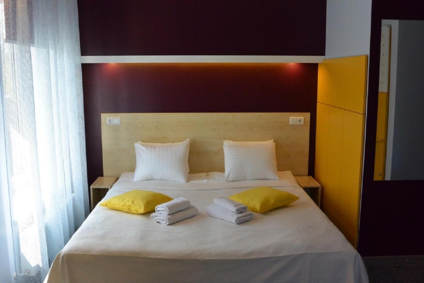 Standard Twin/Double Room with Balcony - Photo 6