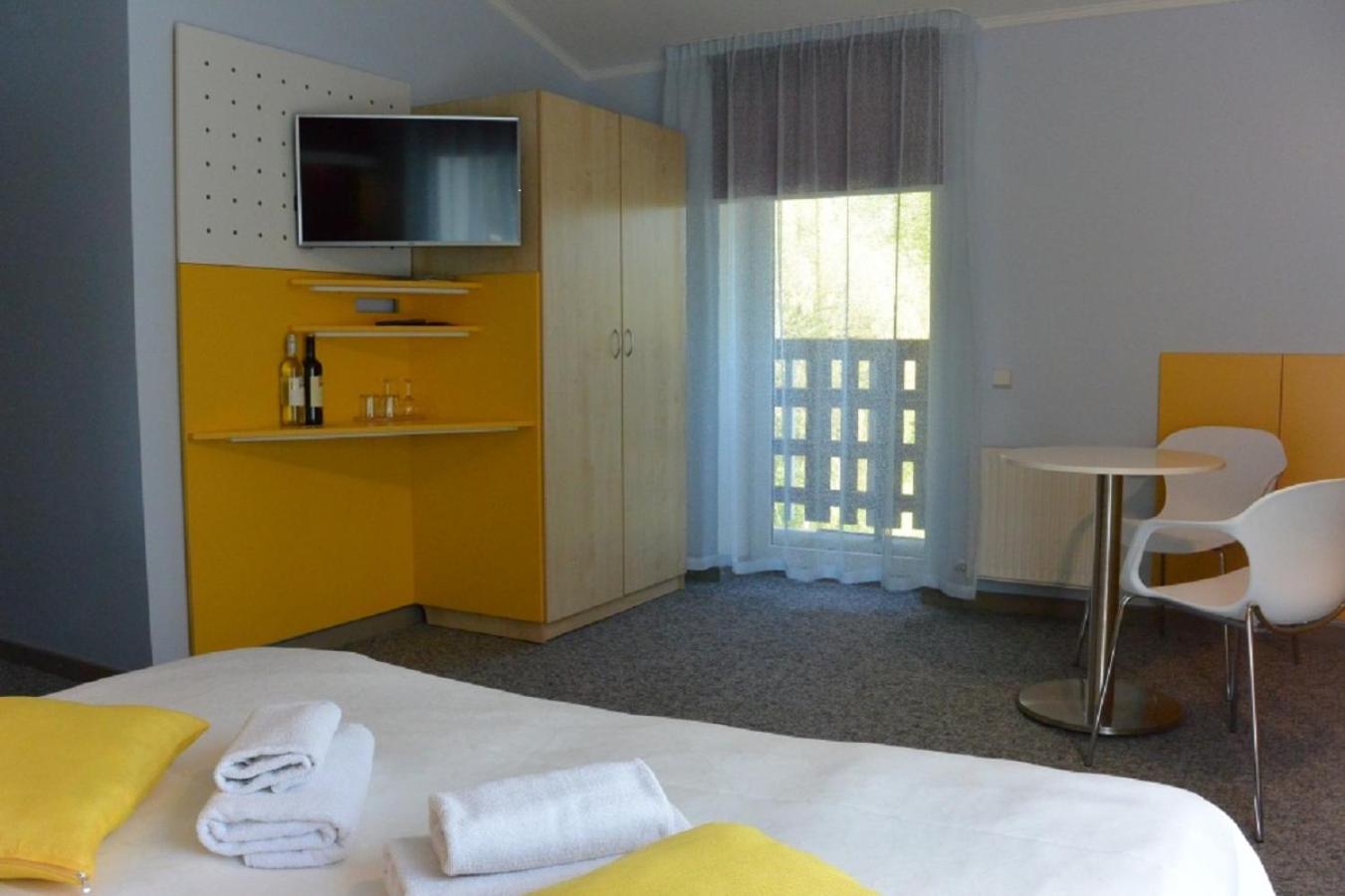 Standard Twin/Double Room with Balcony - Photo 3