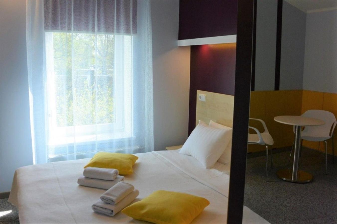 Standard Twin/Double Room with Balcony - Photo 4