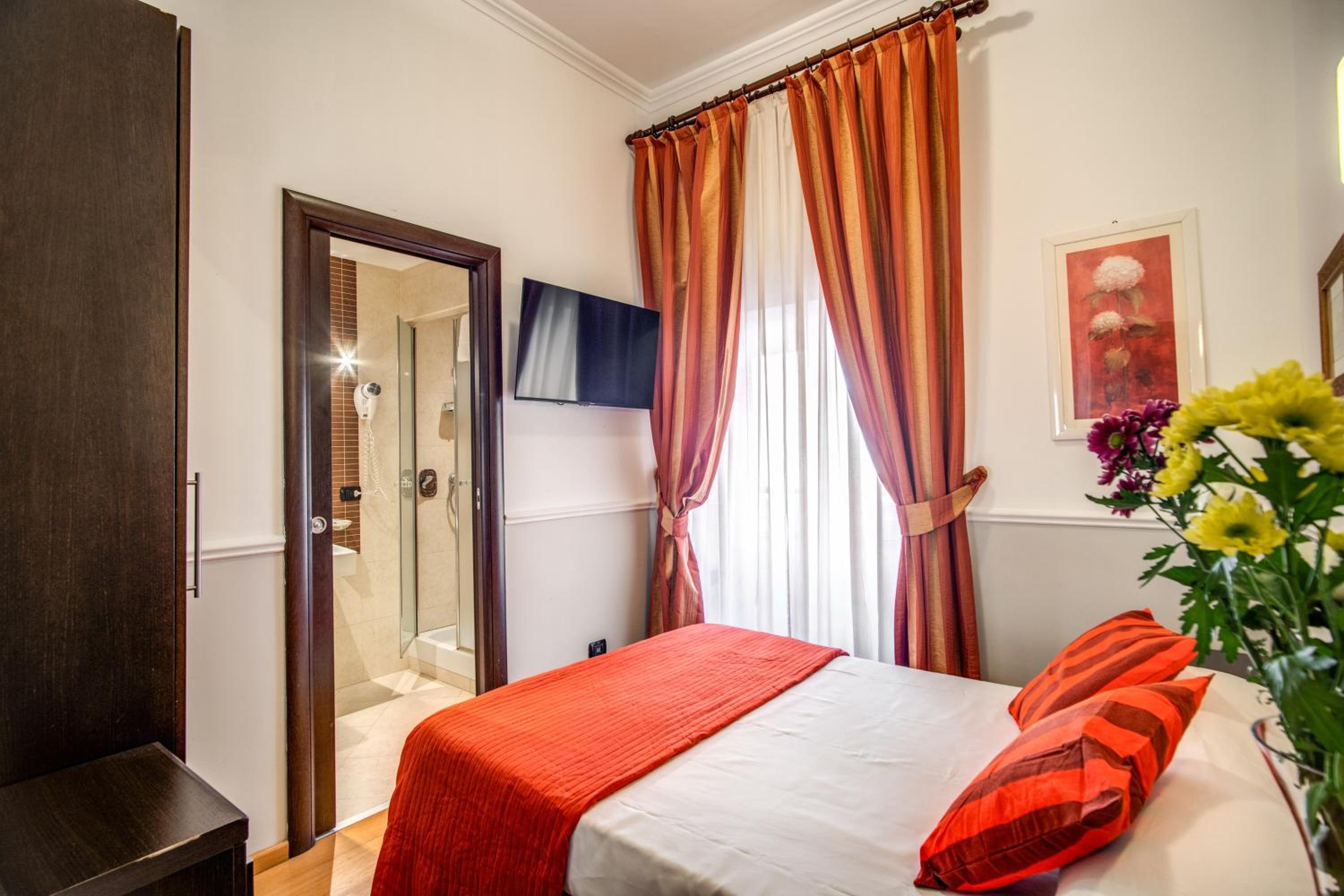 Economy Double Room thumbnail 5