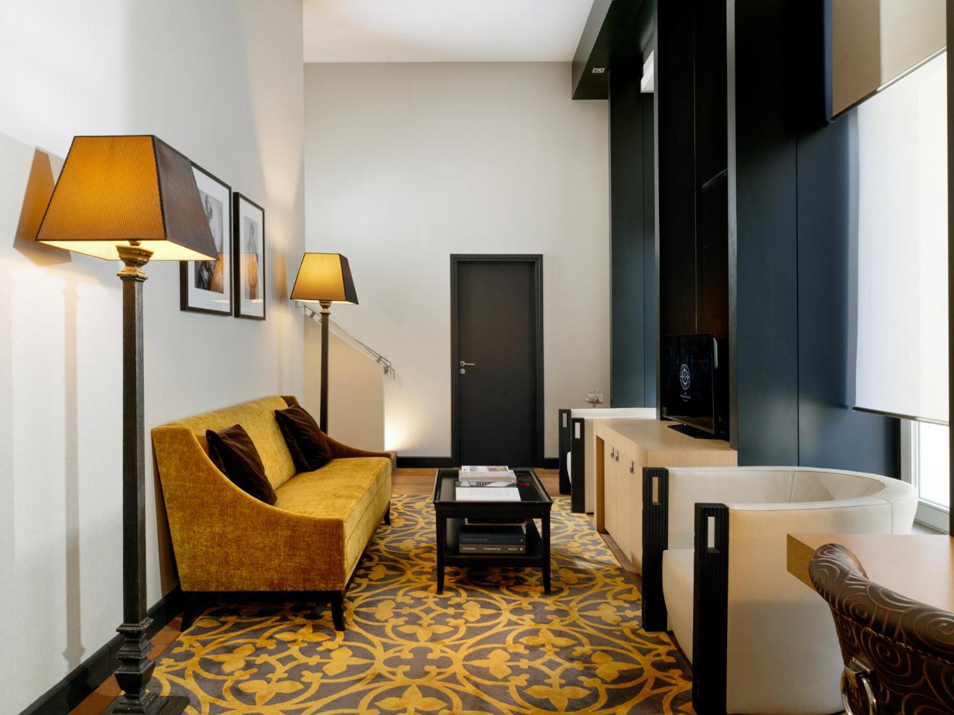 Executive Suite - Photo 2