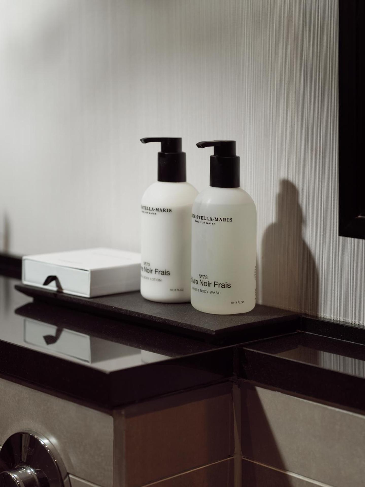 Executive Suite - Photo 3