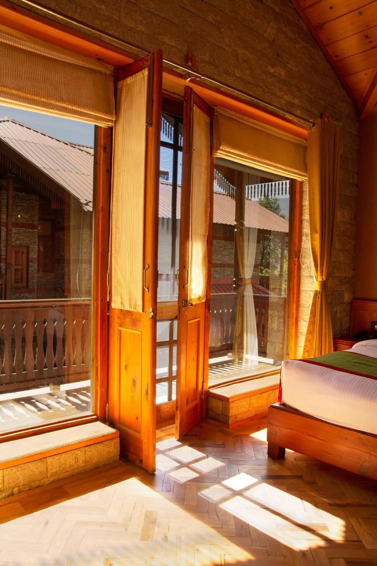 Superior King Room - Photo 6