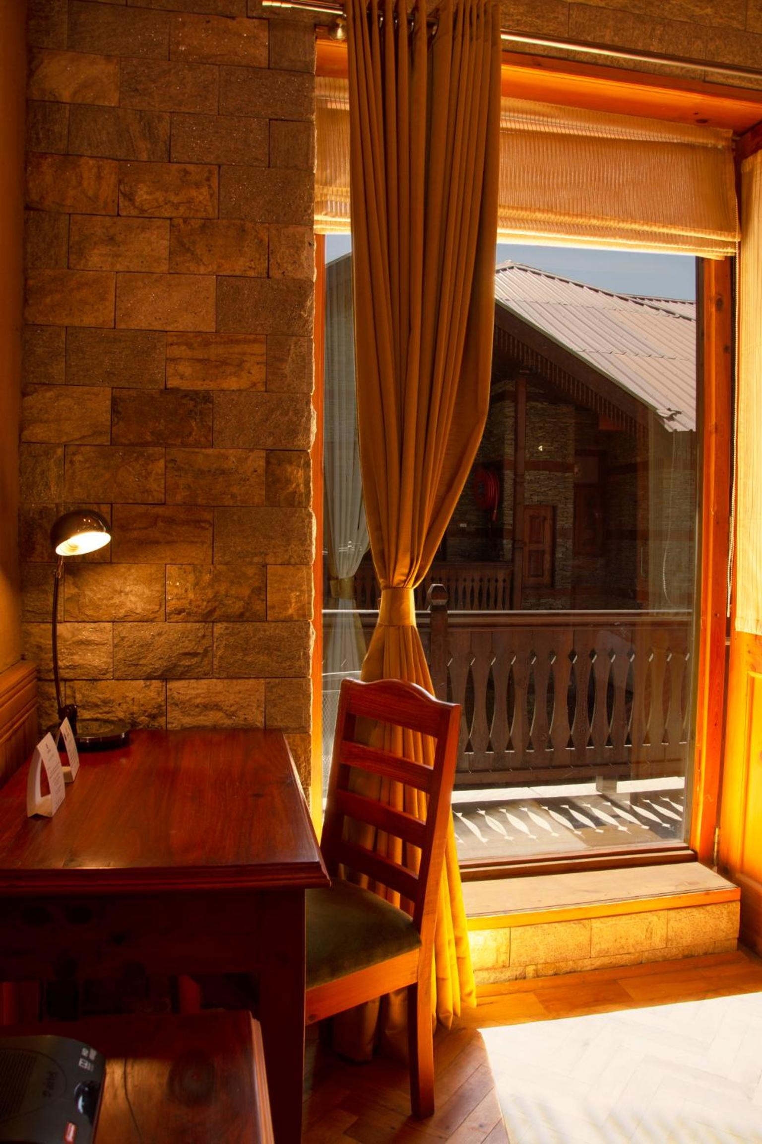 Superior King Room - Photo 7