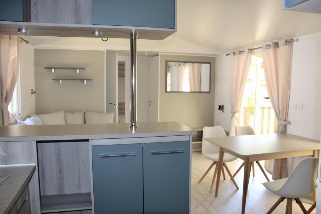 Mobile Home photo 2