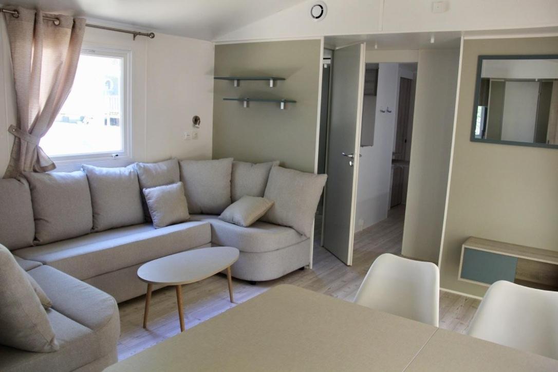 Mobile Home photo 3