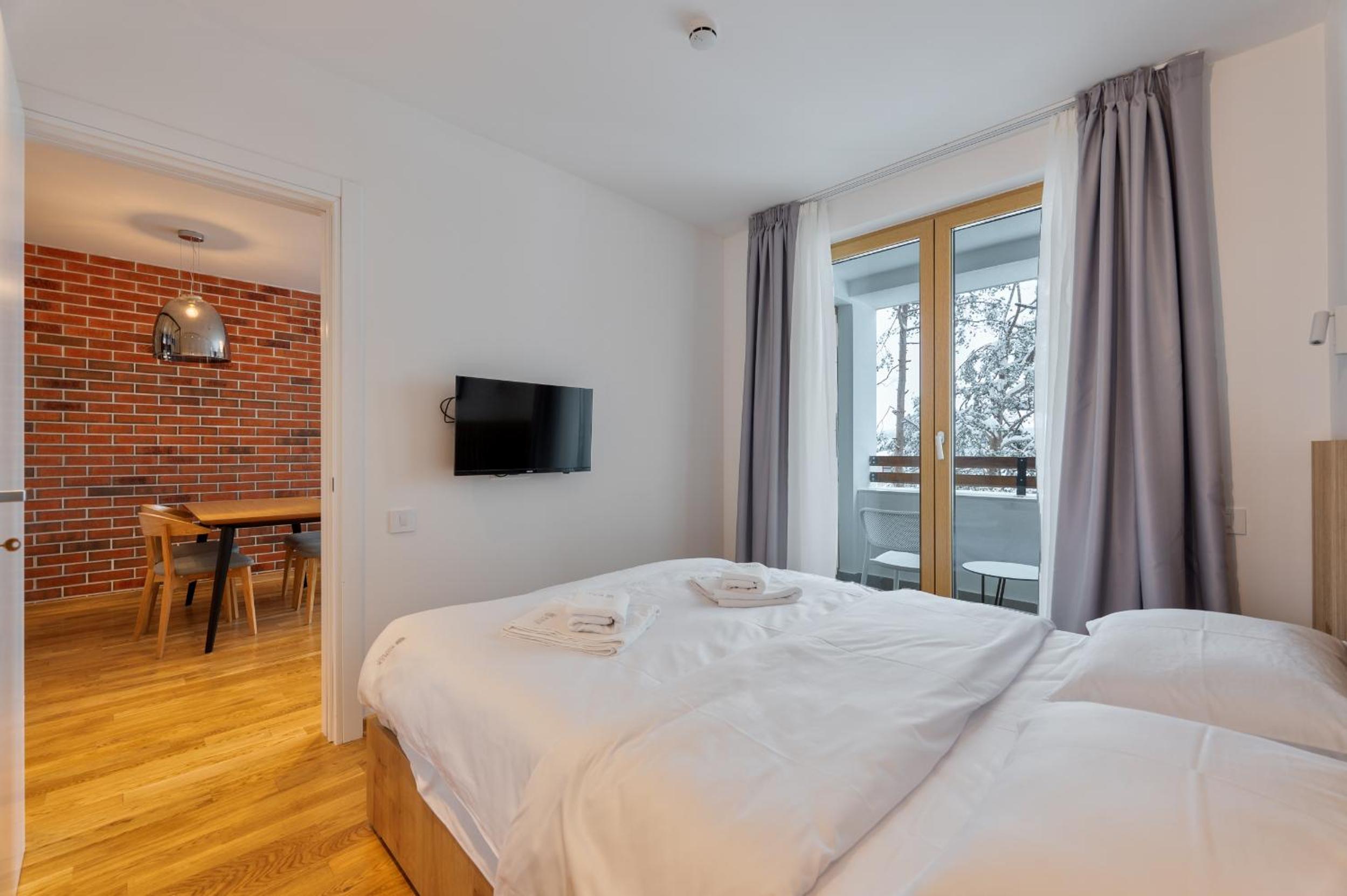 One-Bedroom Apartment - Photo 2