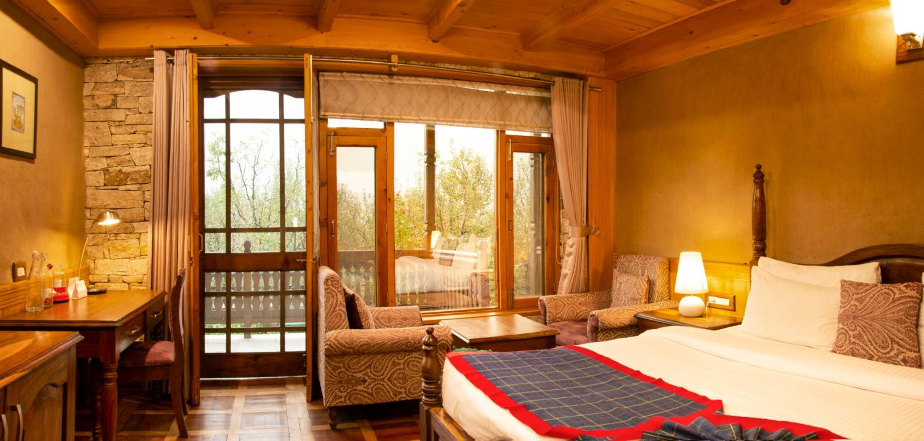 Double Room with Balcony - Photo 6