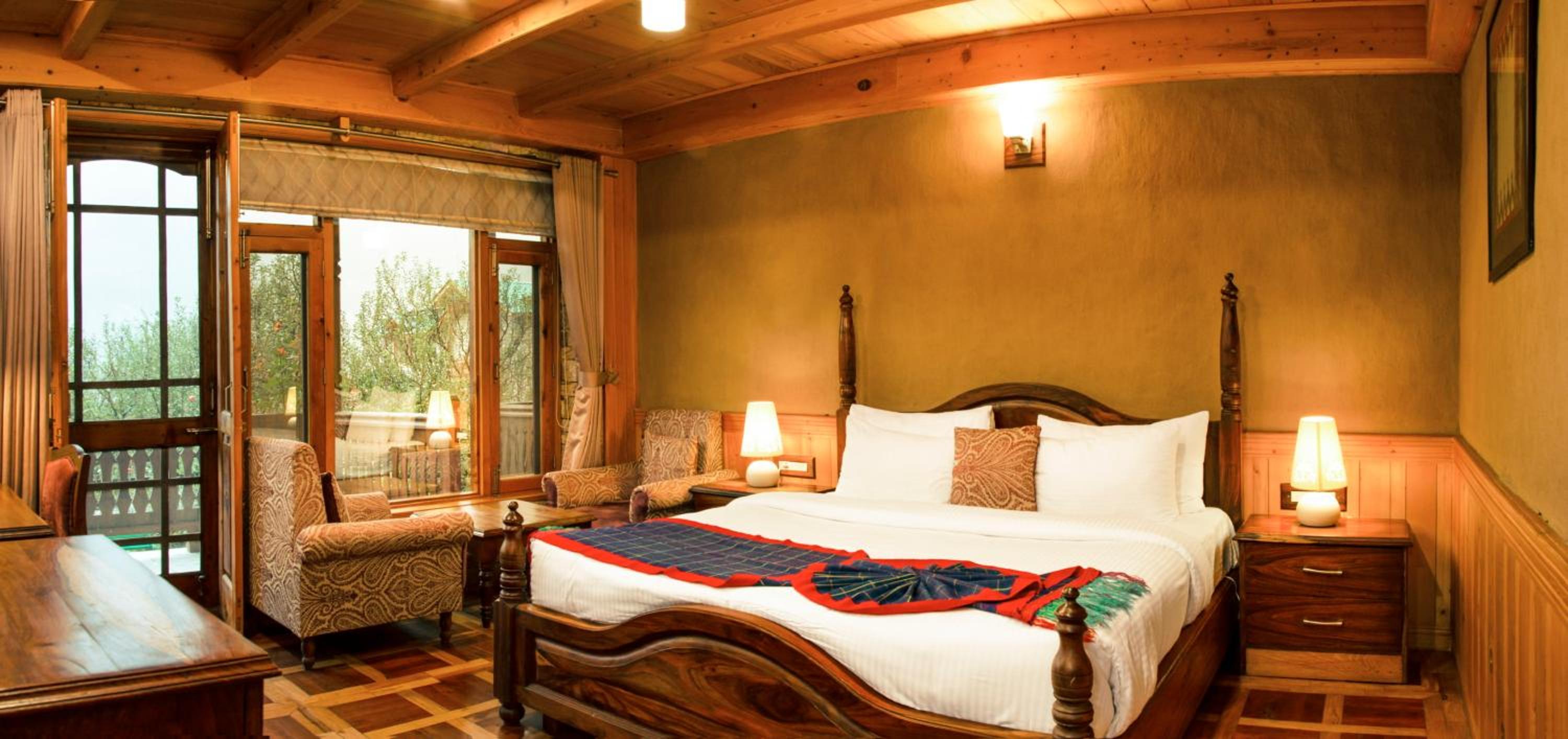 Double Room with Balcony - Photo 7