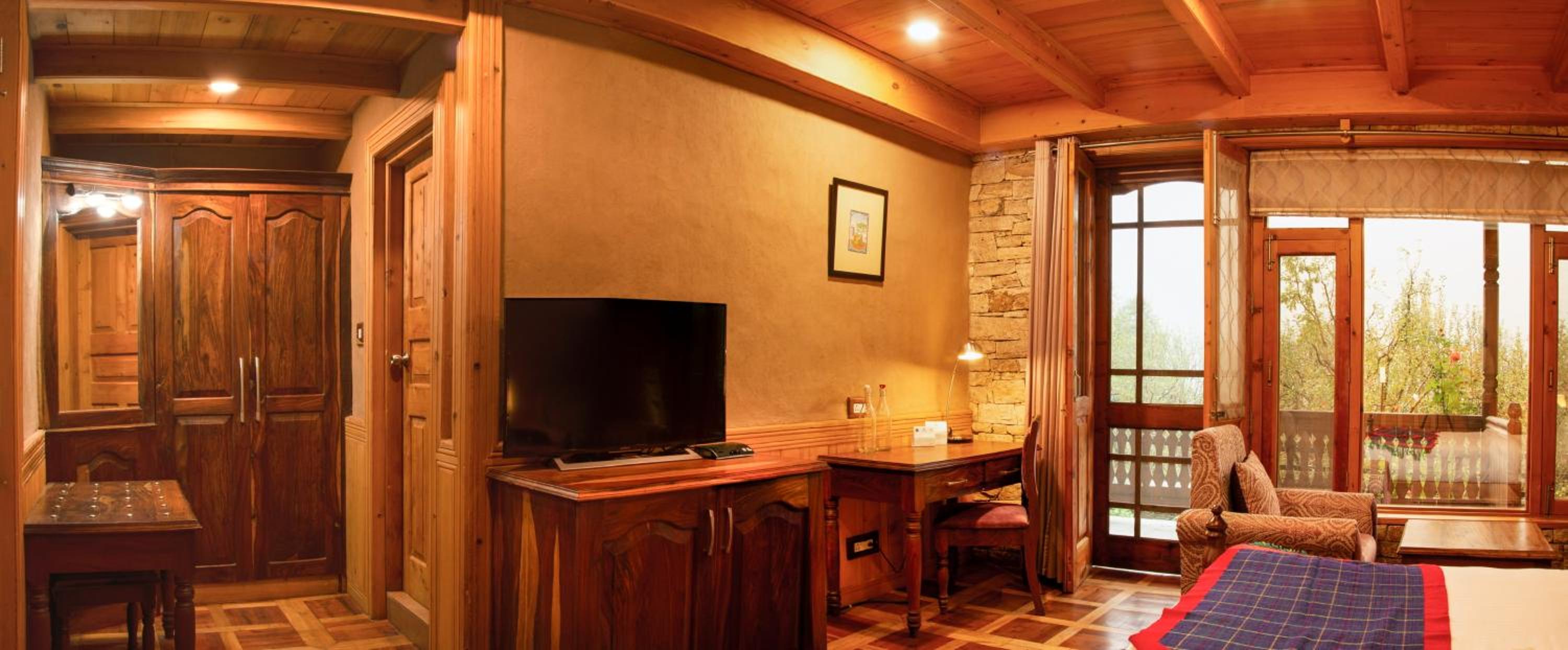 Double Room with Balcony - Photo 5