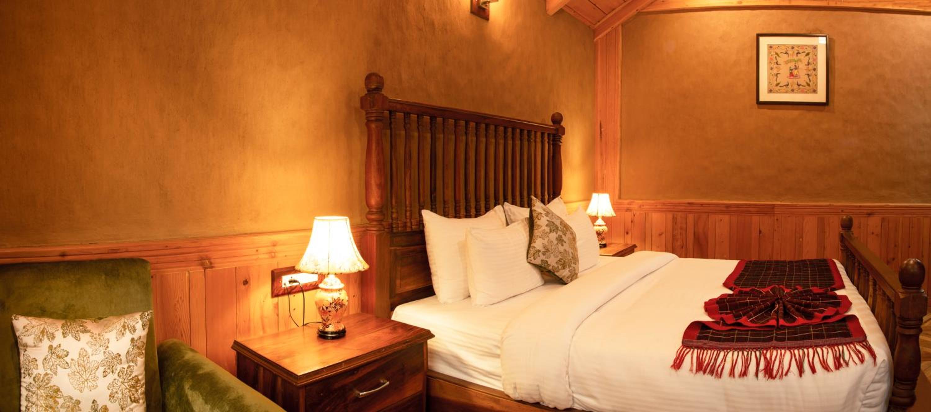 Deluxe Double Room with Balcony - Photo 13