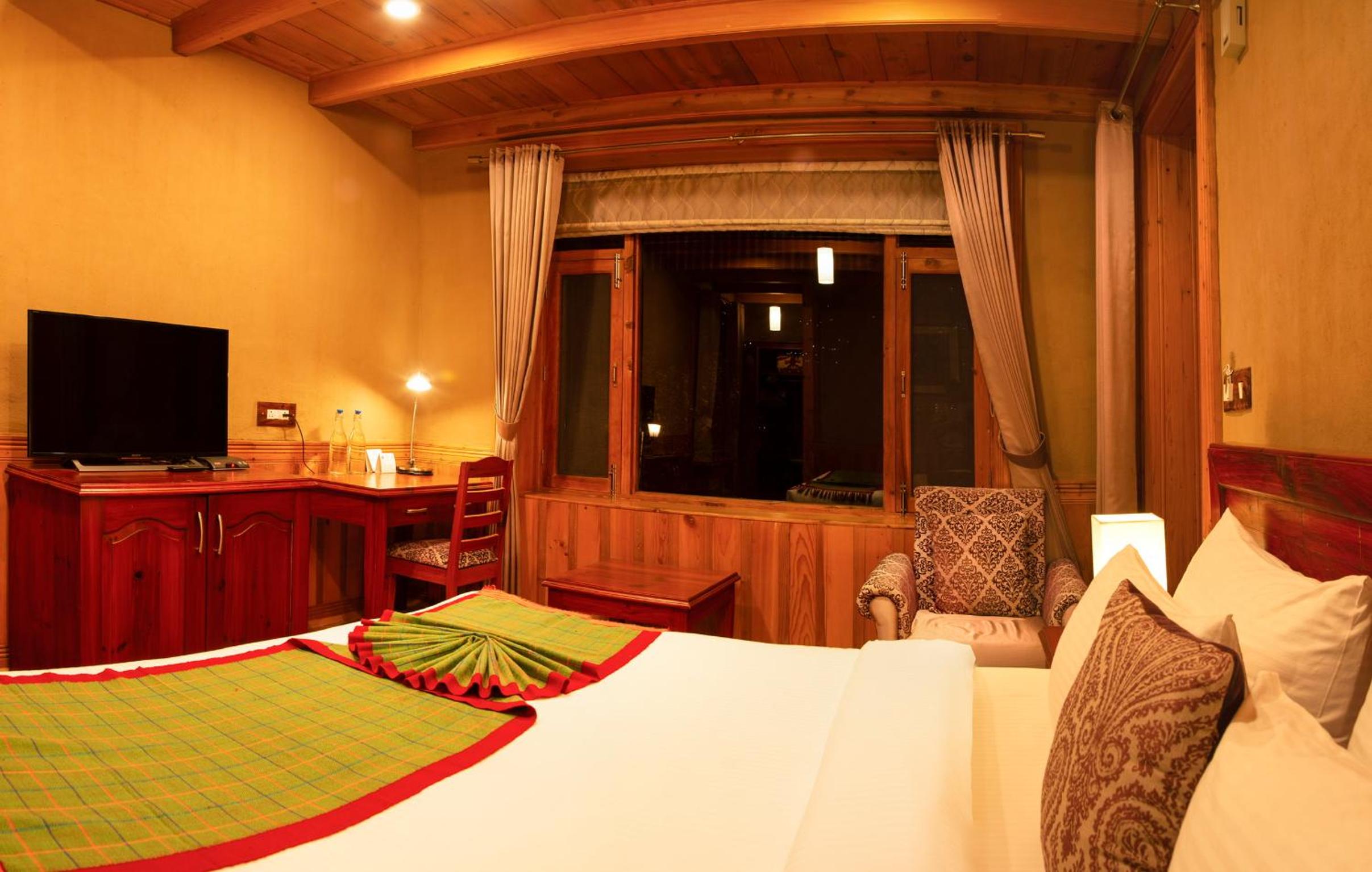 Double Room with Mountain View - Photo 11