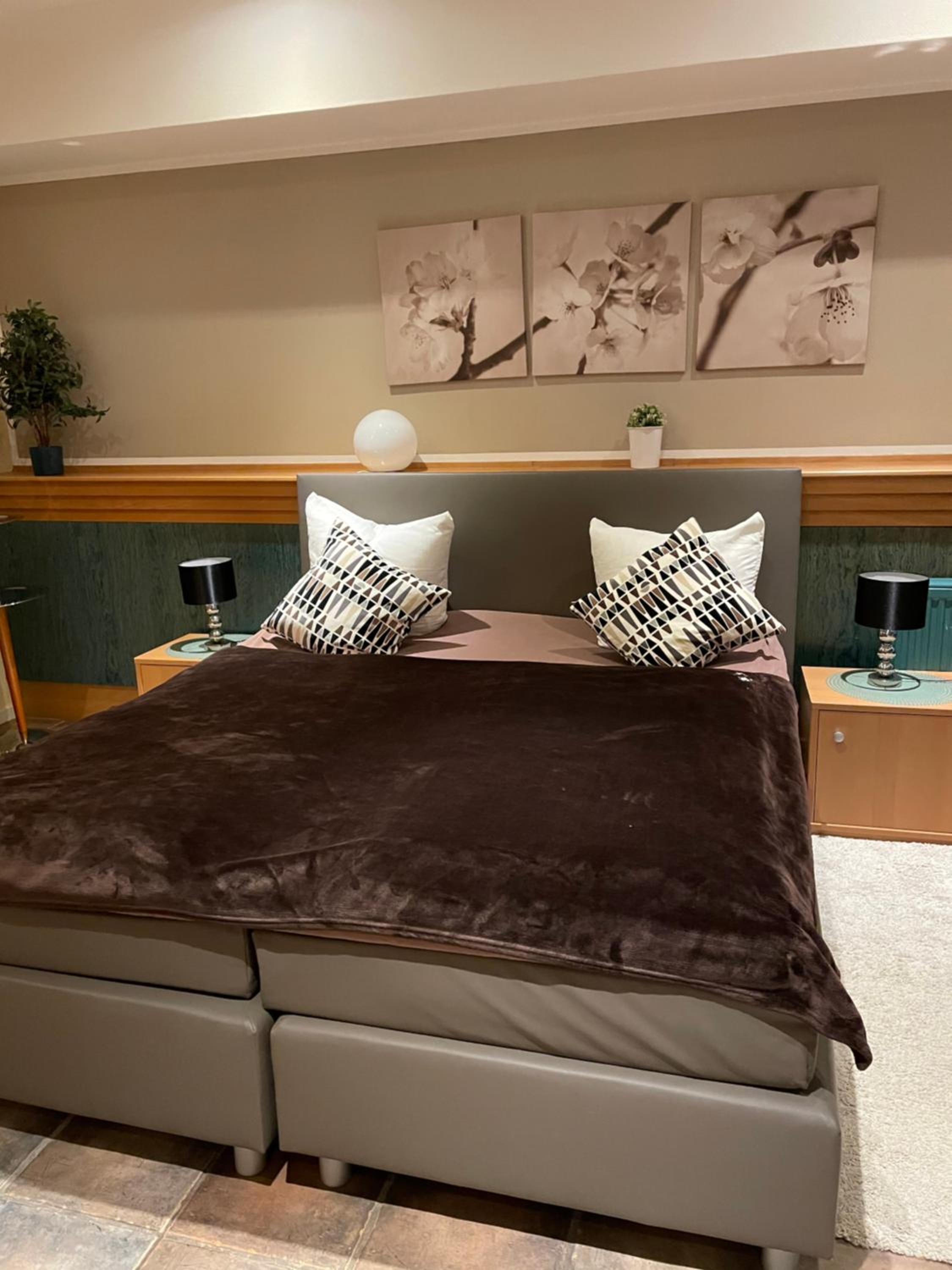Deluxe Family Room - Photo 3